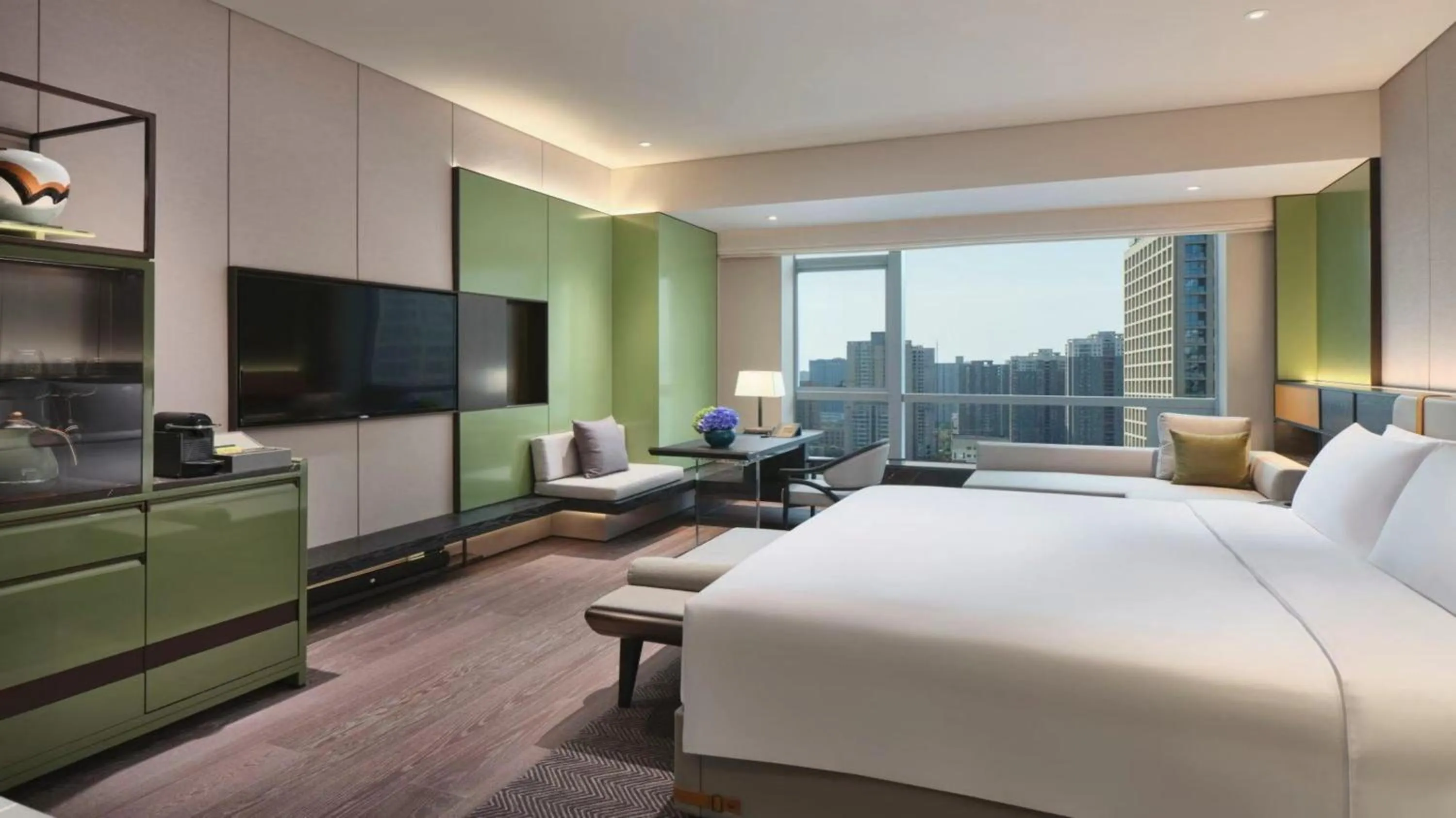 Photo of the whole room, Bed in InterContinental Xi'an North by IHG