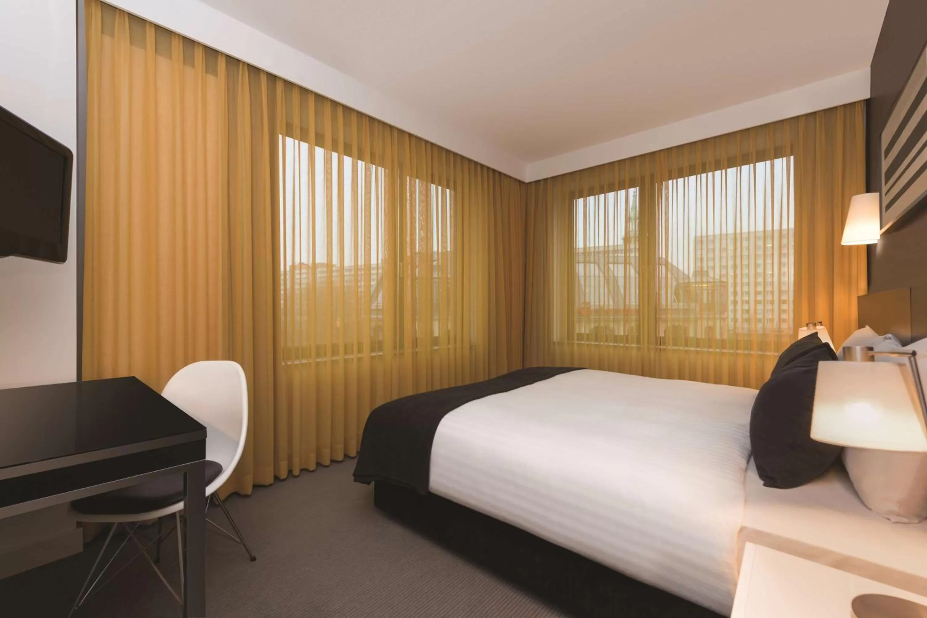 Bedroom, Bed in Adina Apartment Hotel Berlin Hackescher Markt