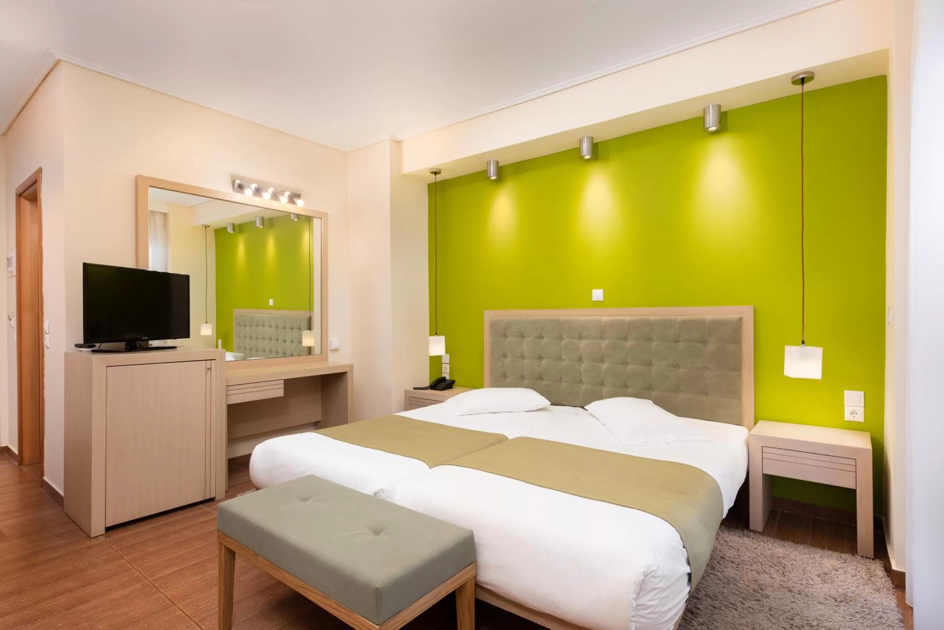 TV and multimedia, Bed in Heliotrope Hotels