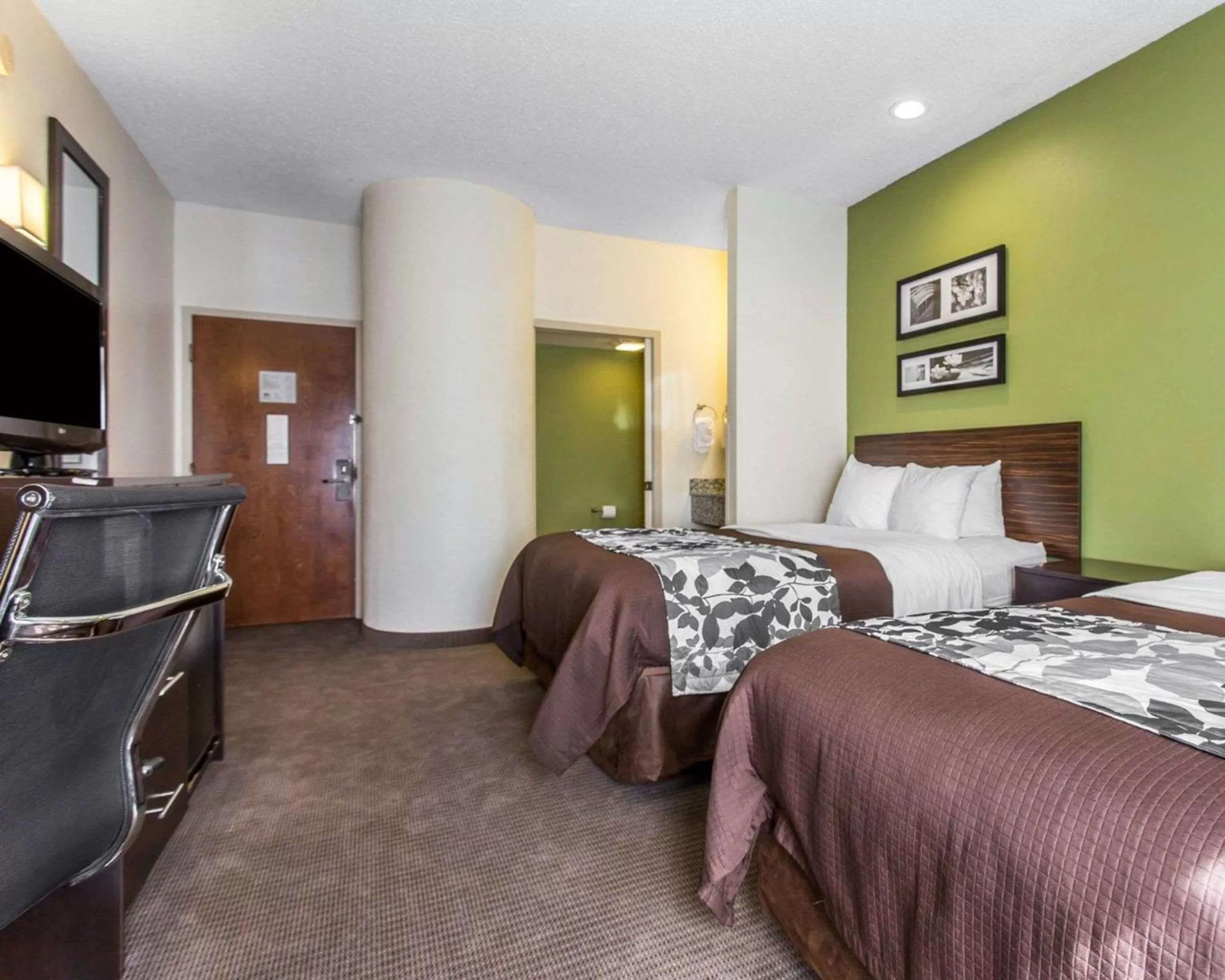 Photo of the whole room, Bed in Sleep Inn Columbia