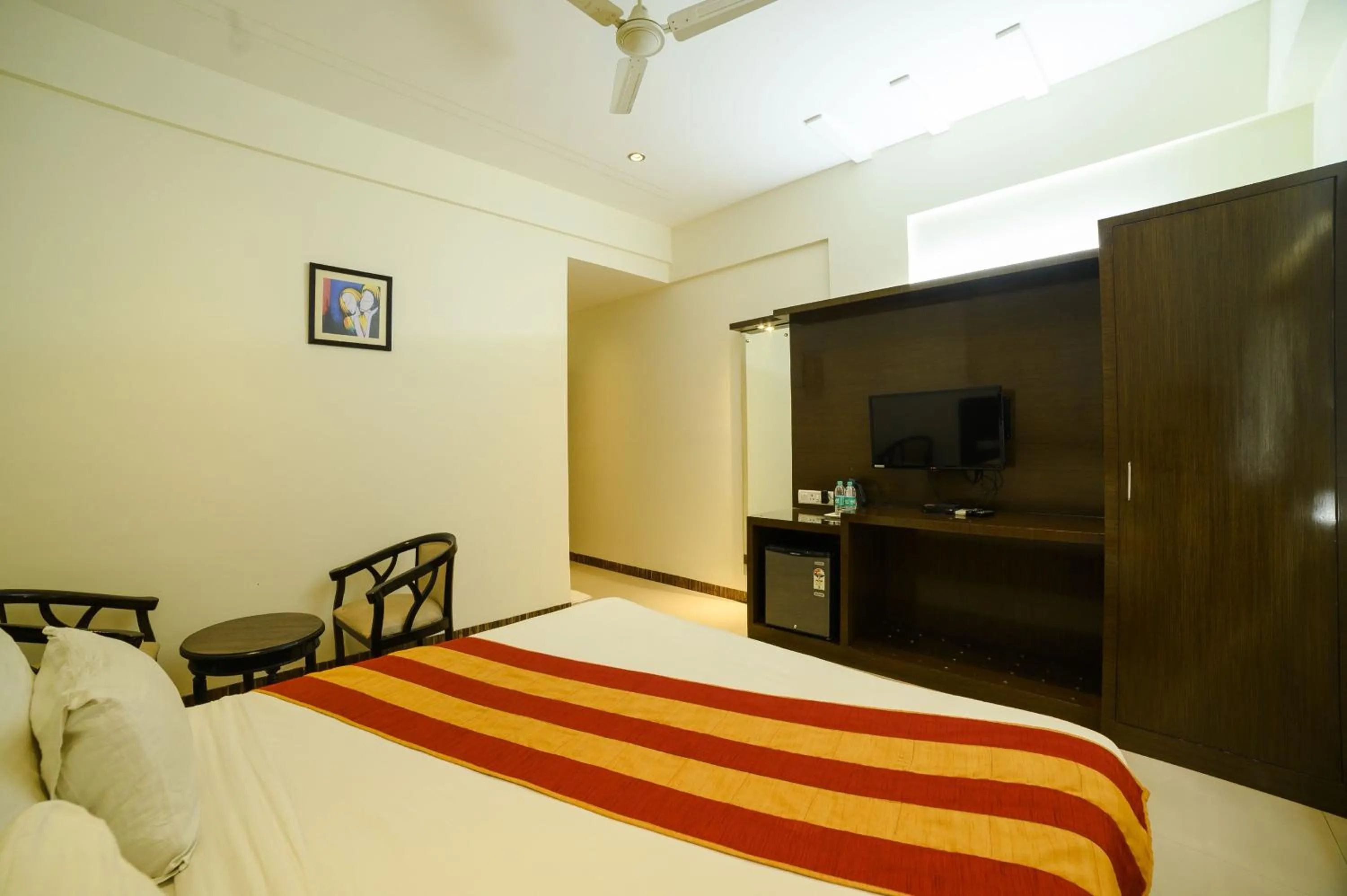 Photo of the whole room, Bed in Hotel Karan Vilas