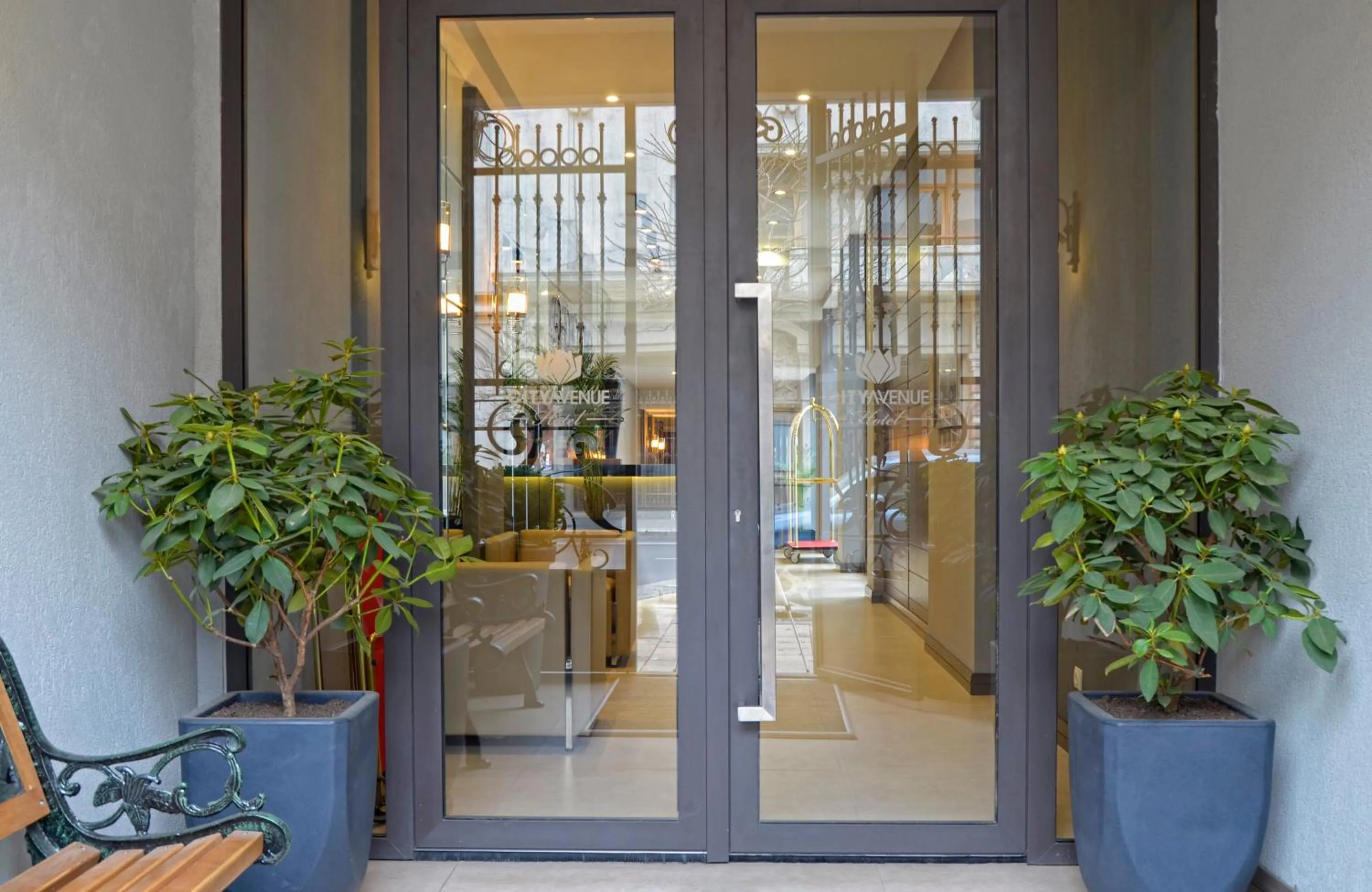 Facade/entrance in City Avenue Hotel