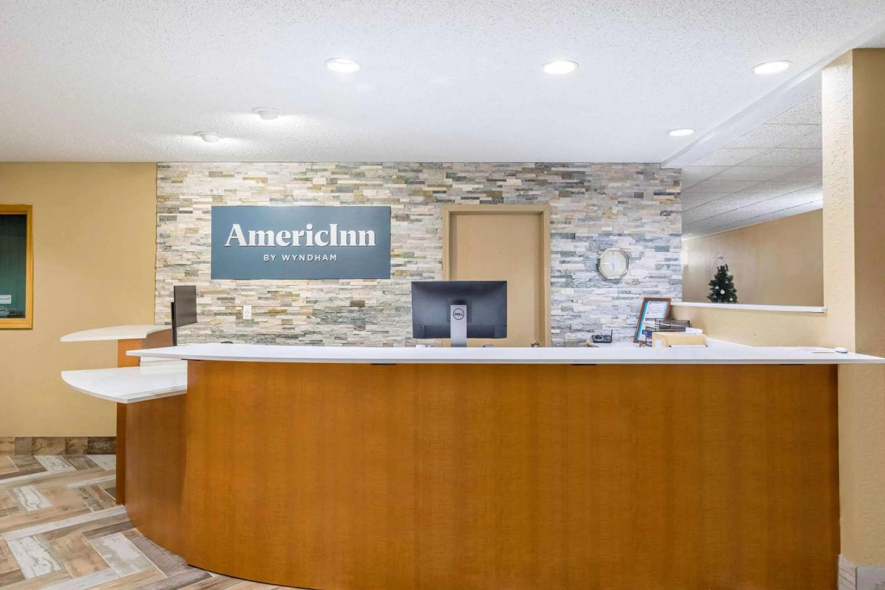 Lobby or reception in AmericInn by Wyndham Prairie du Chien