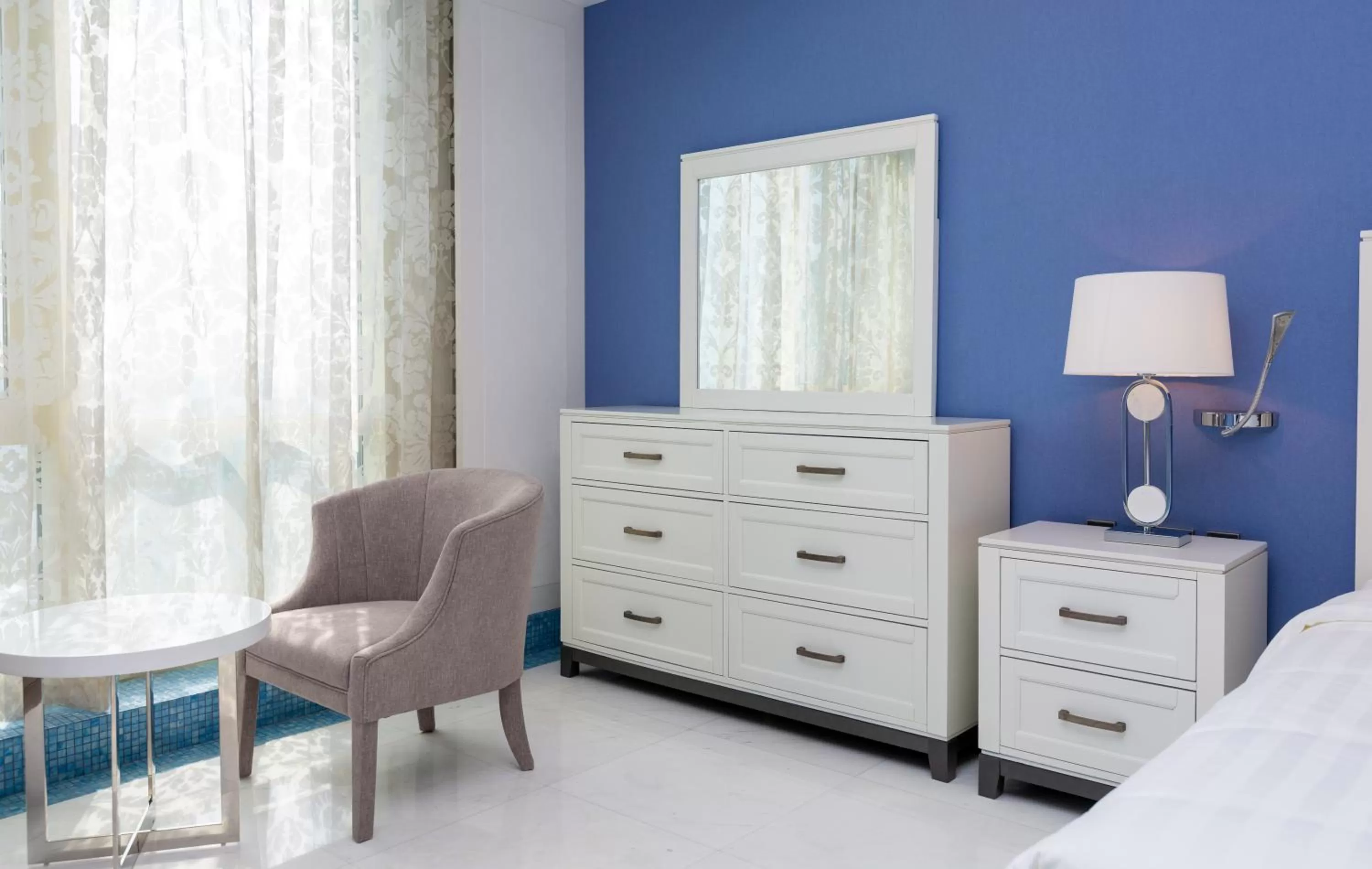 hair dresser, Bed in Ezdan Hotel West Bay