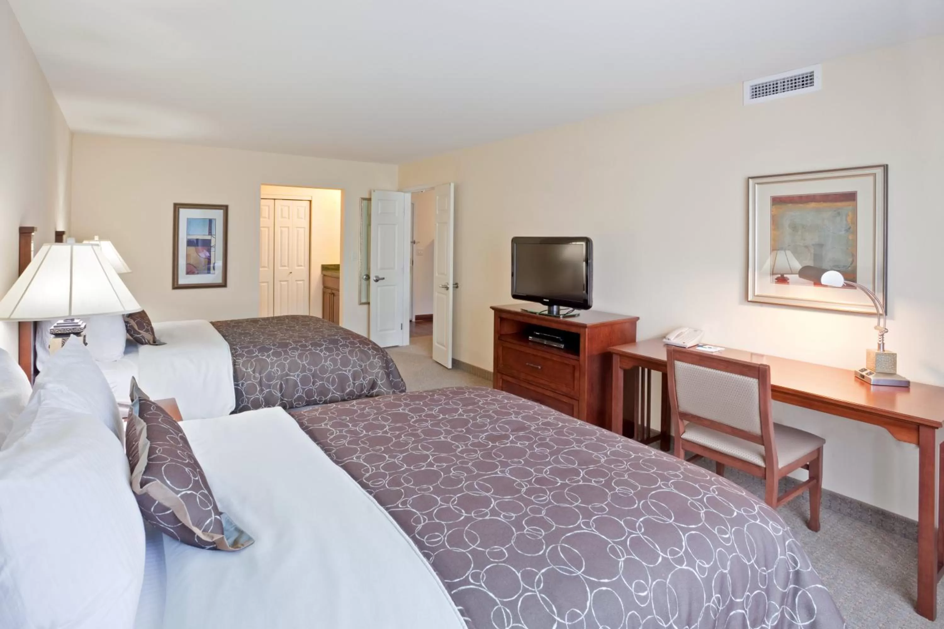Bedroom, Bed in Staybridge Suites Everett - Paine Field by IHG