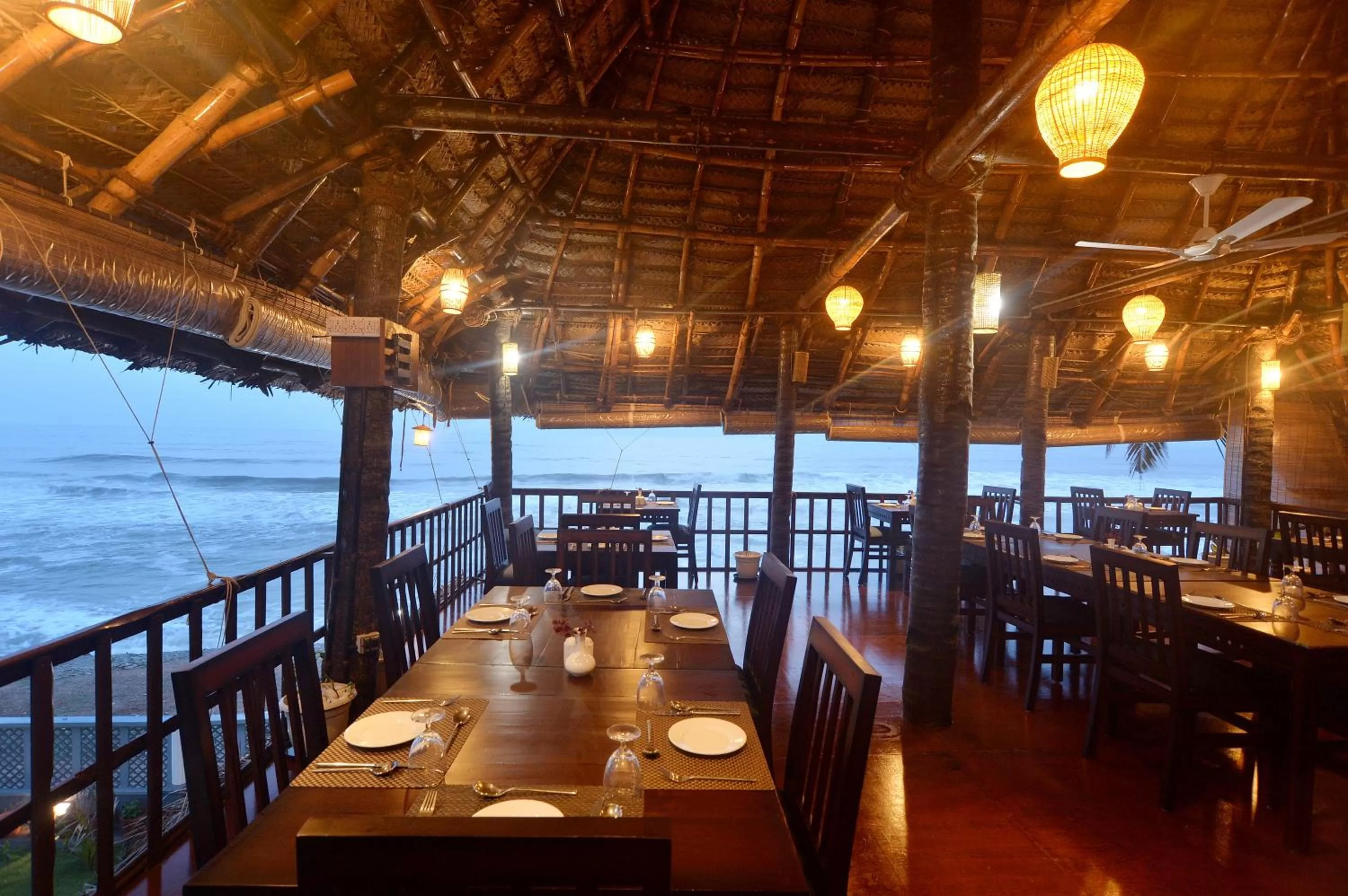 Restaurant/places to eat in B'Canti Boutique Beach Resort