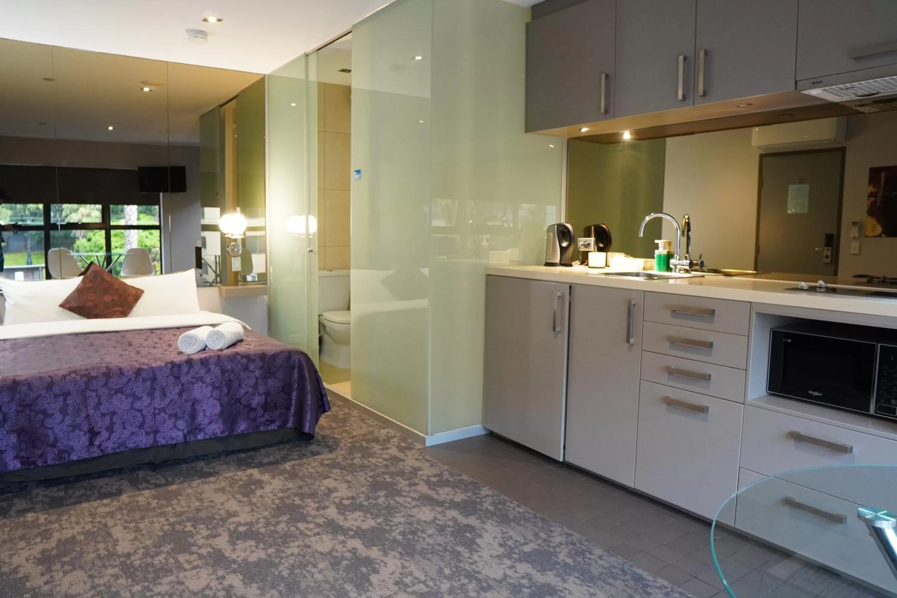 Bed in MVV Motel & Comfy Kew Apartments