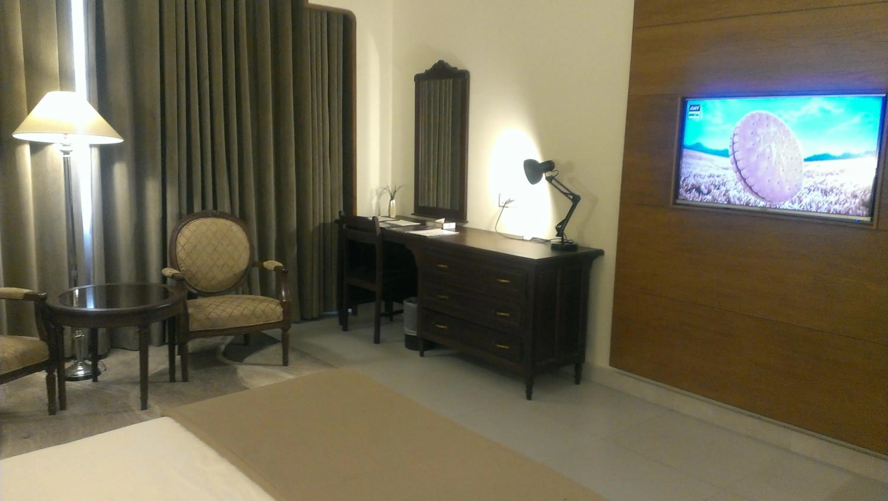 Regent Plaza Hotel & Convention Center