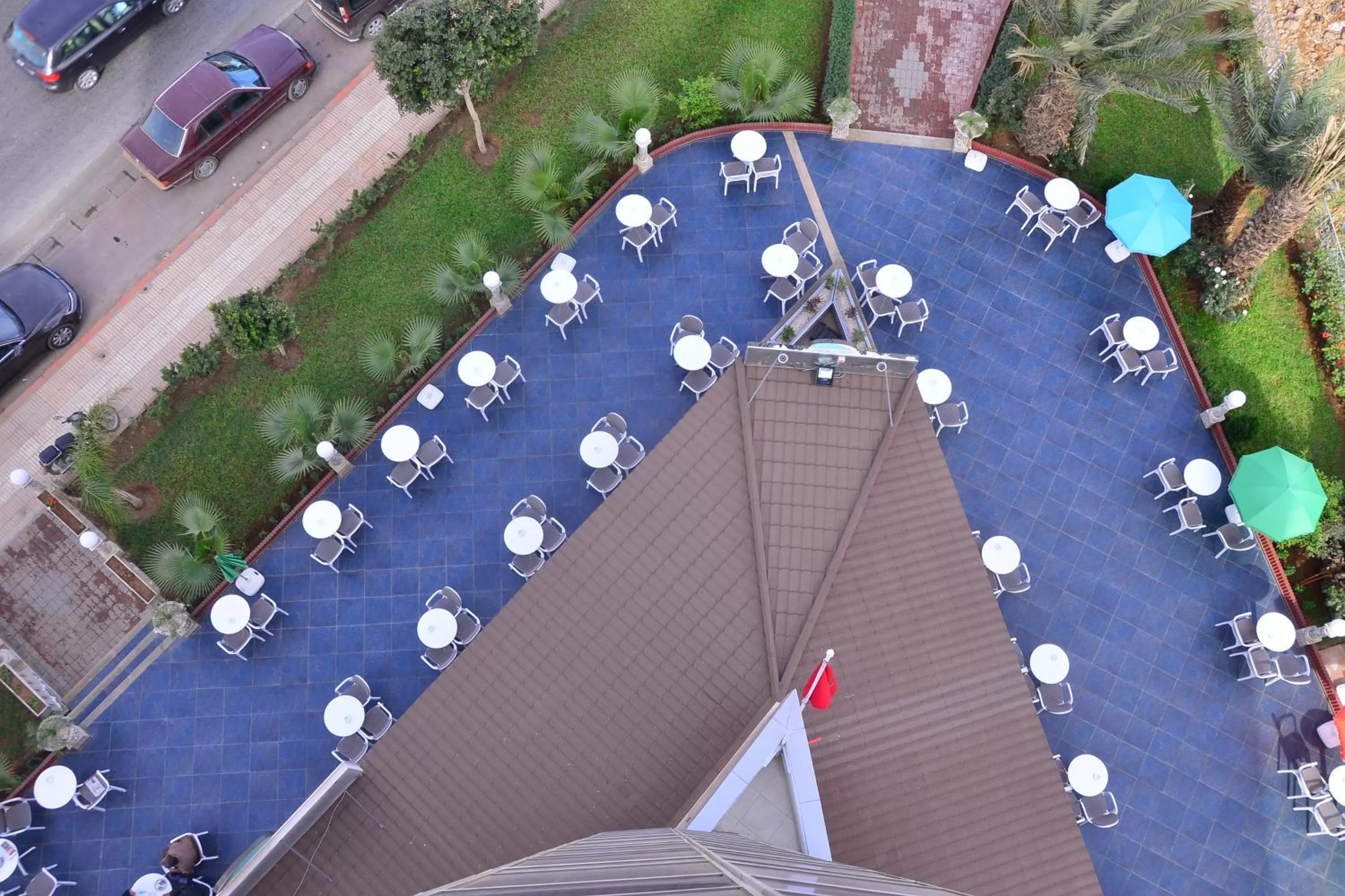 Property building, Bird's-eye View in Hôtel Hadaik Ain Asserdoune