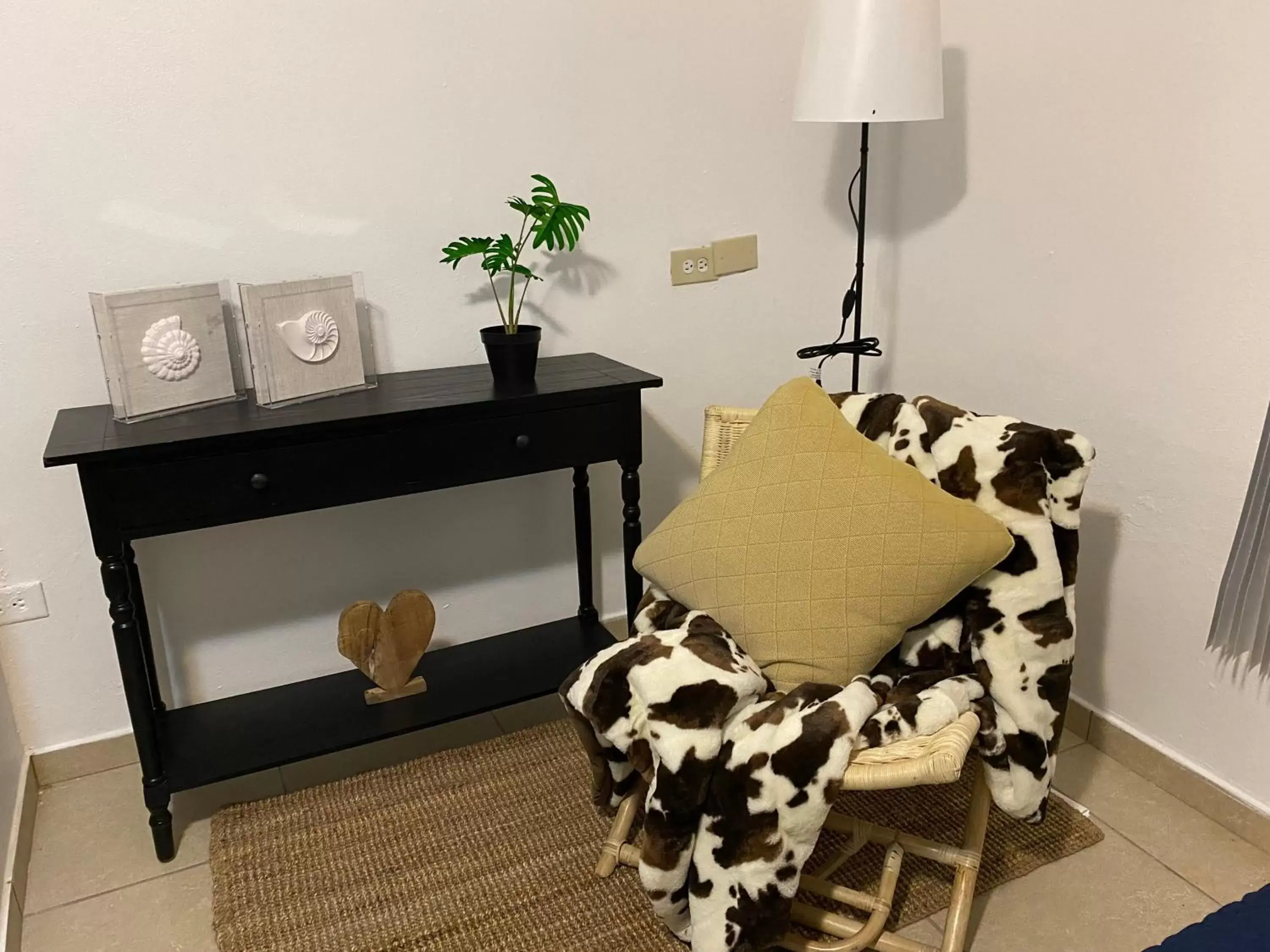 Three-Bedroom Apartment in El Flamingo Beach Club Three-Bedroom Apartment in El Flamingo Beach Club