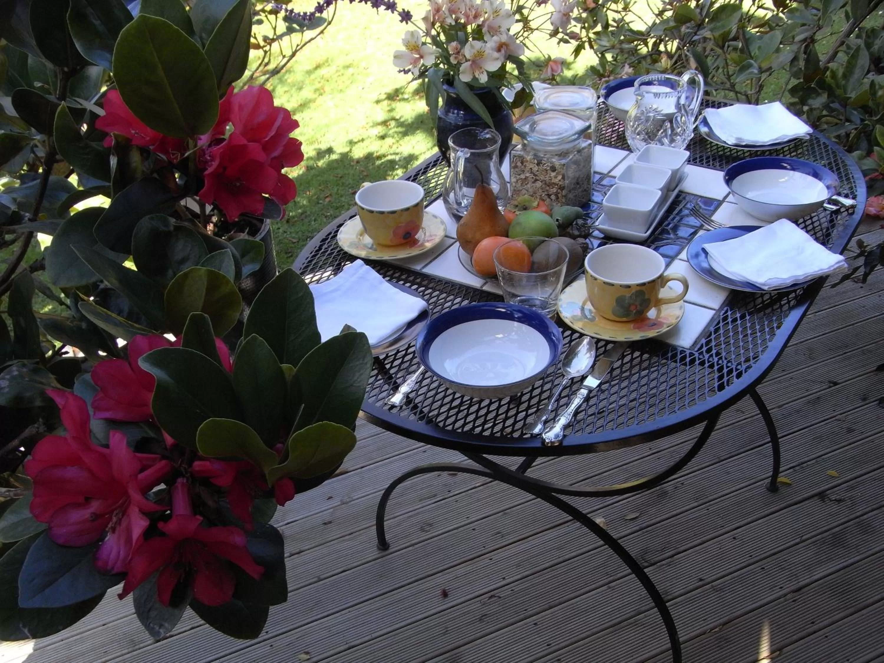 Food and drinks in Ashcroft Gardens Bed & Breakfast