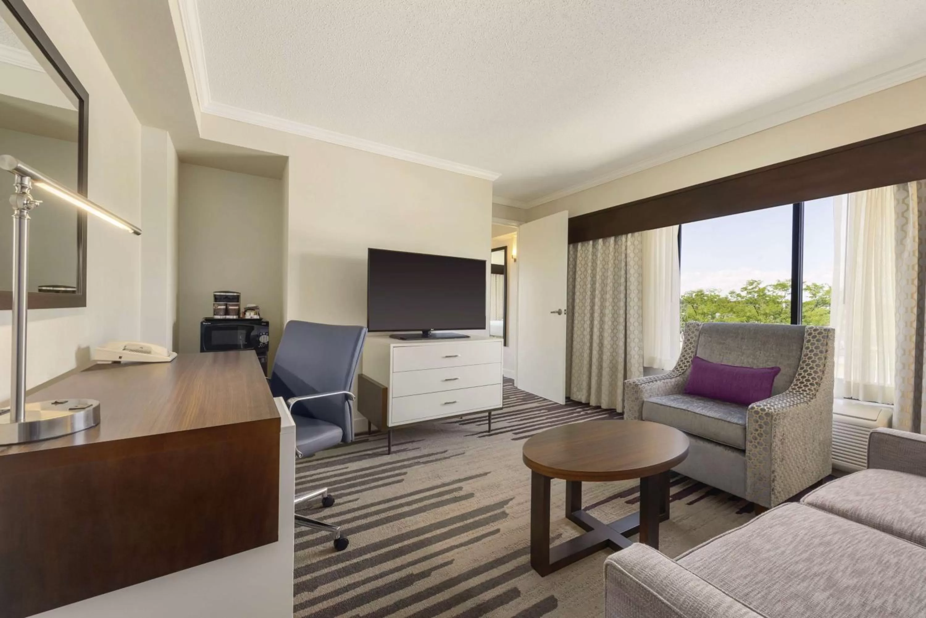 One King Bed Two Room Suite Non-Smoking in DoubleTree by Hilton Milwaukee/Brookfield