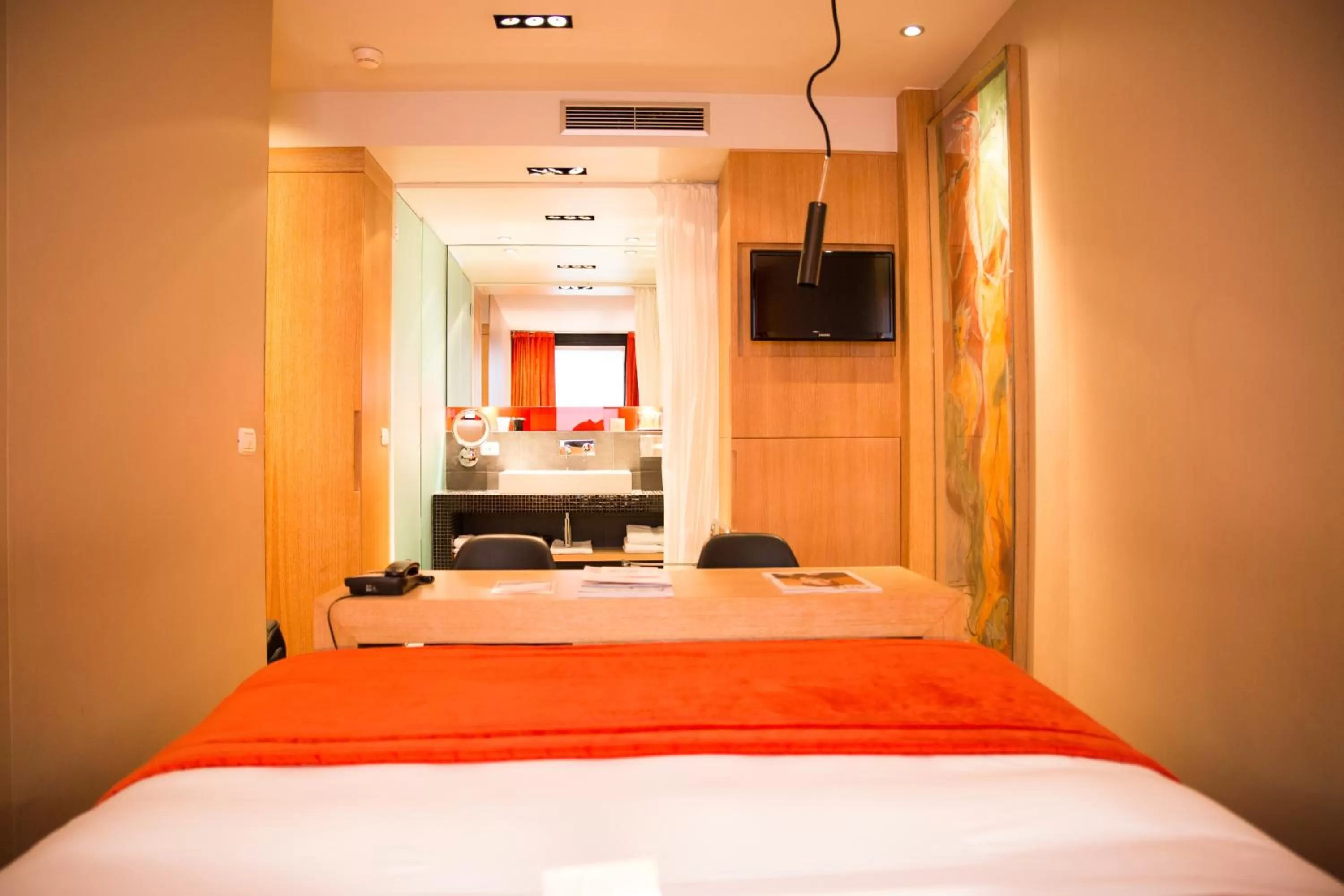 Bed in Golden Tulip Opera de Noailles