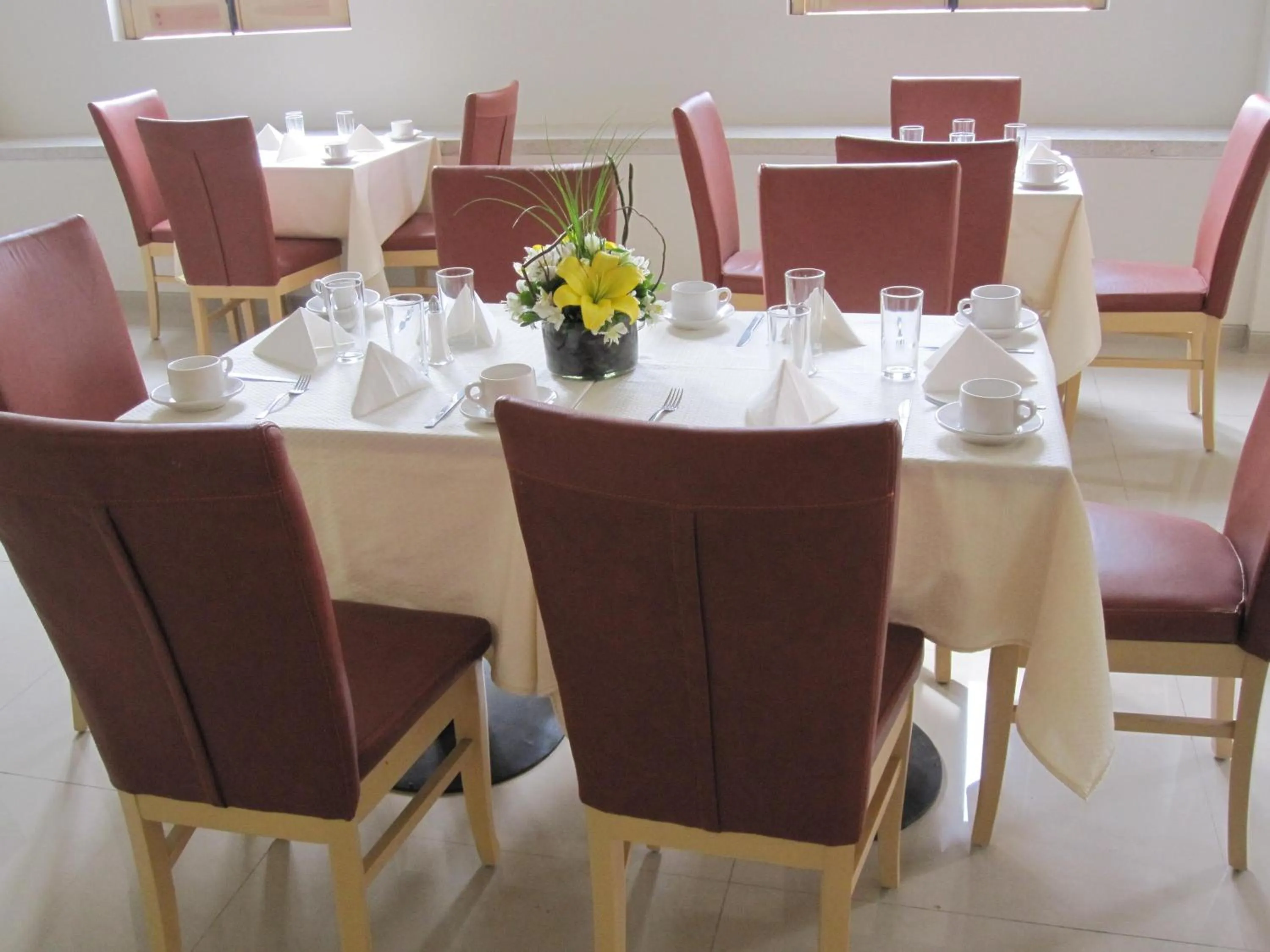 Restaurant/places to eat in Rymma Hotel