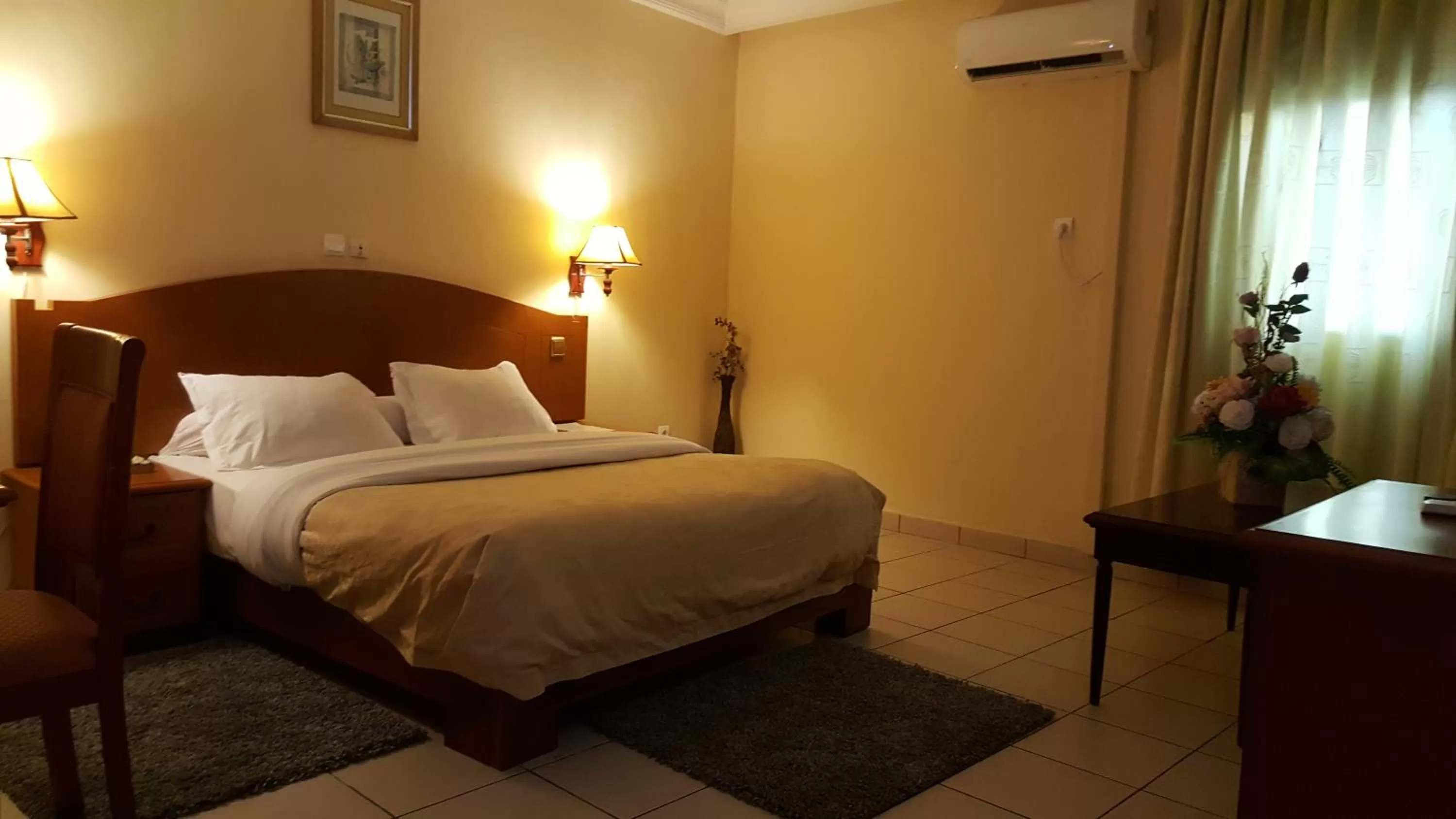 Bed in Peninsula Hotel Douala