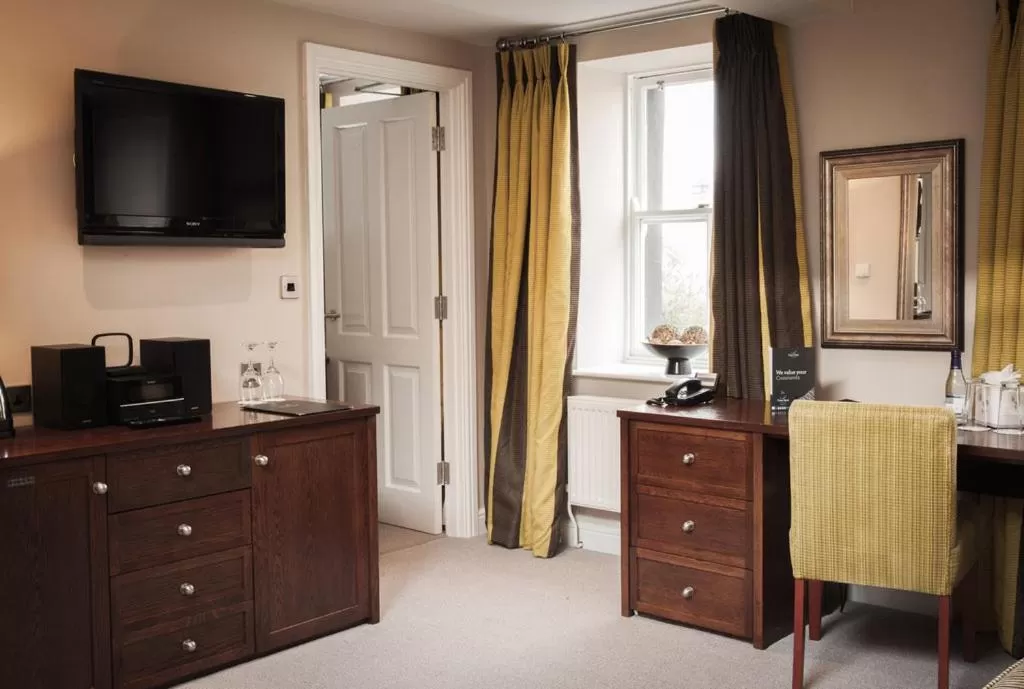 Restaurant/places to eat in Trout Hotel