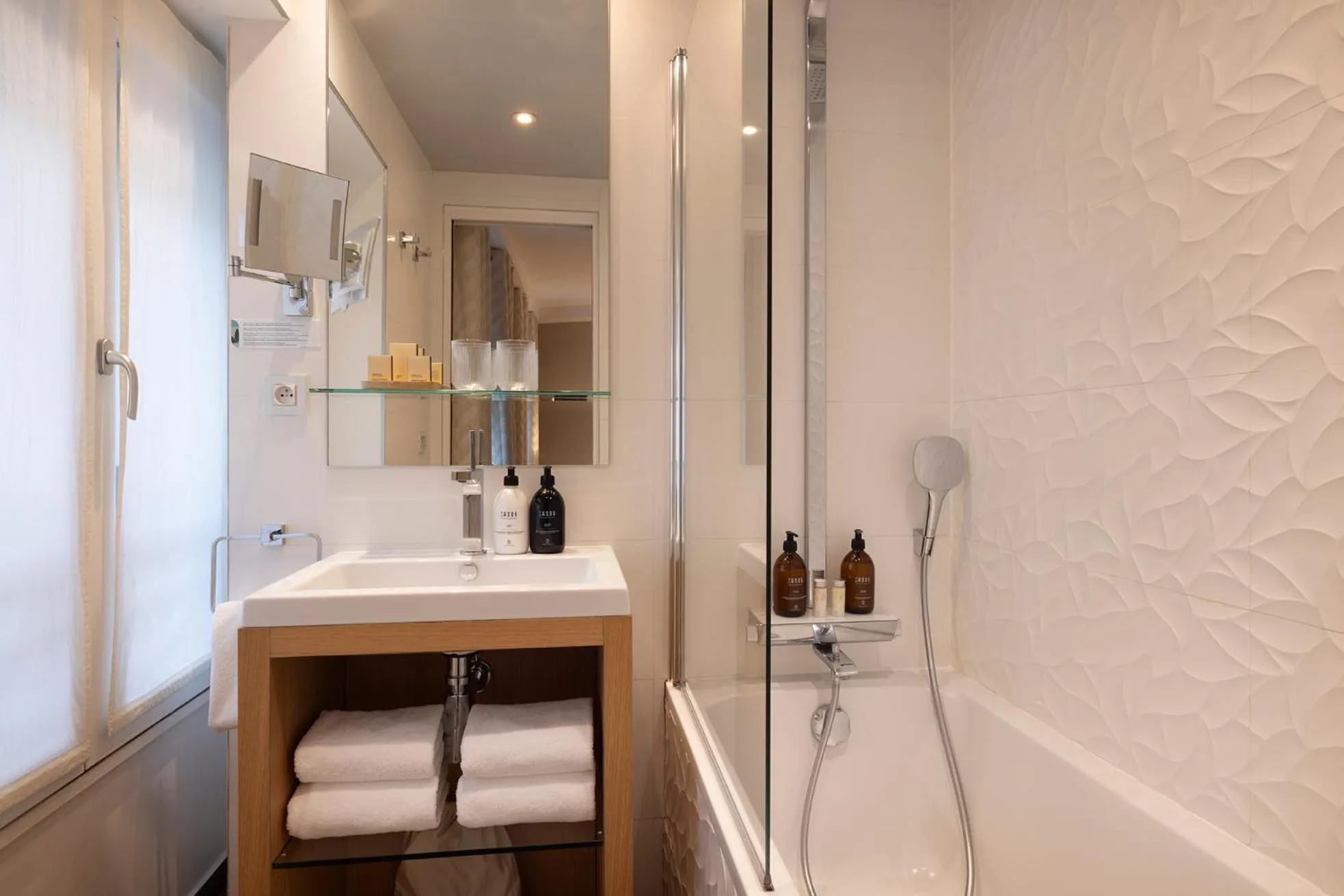 Bathroom in Hotel Chavanel