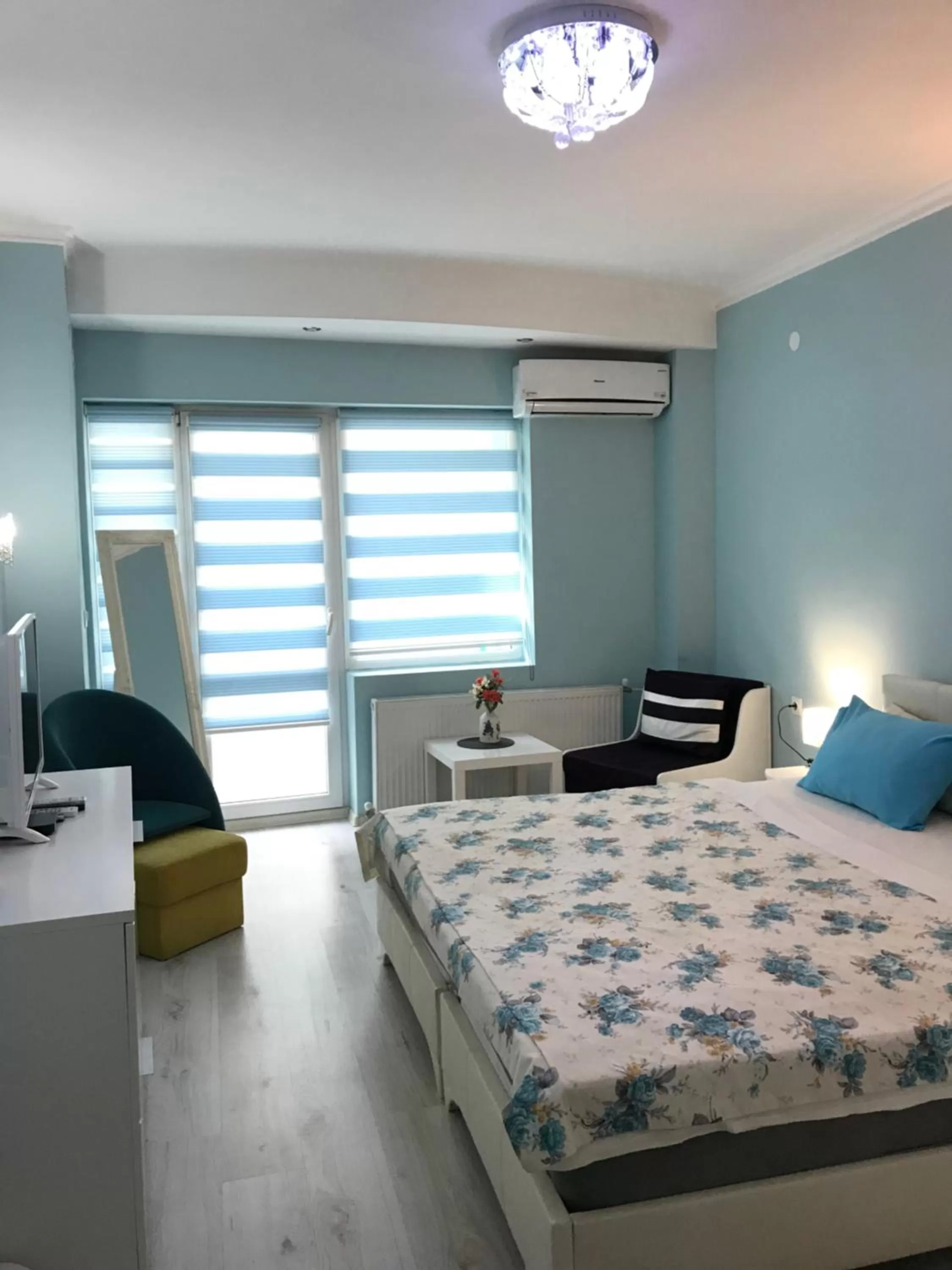 Bed in White Rose Family Guest House