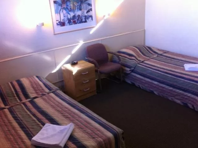 Bedroom in Mayfield Motel