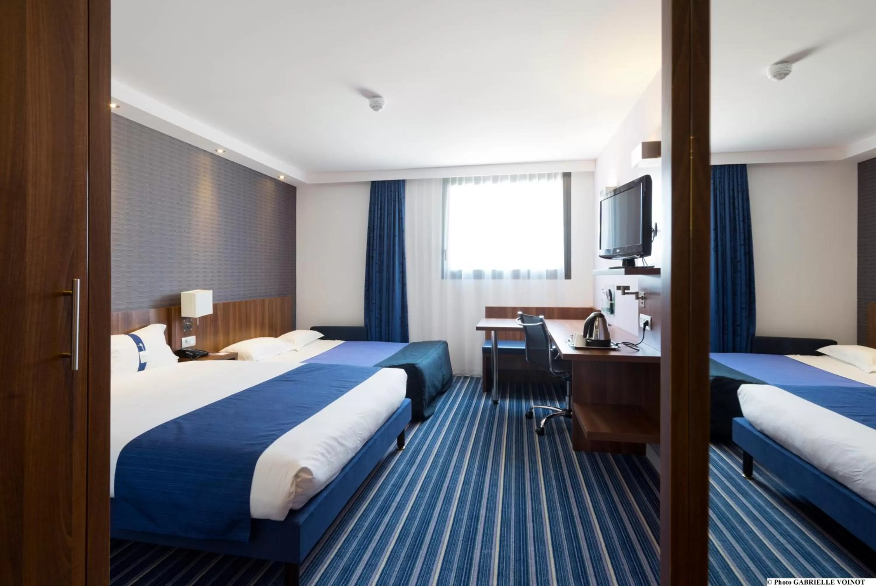 Bedroom, Bed in Holiday Inn Express Montpellier - Odysseum by IHG