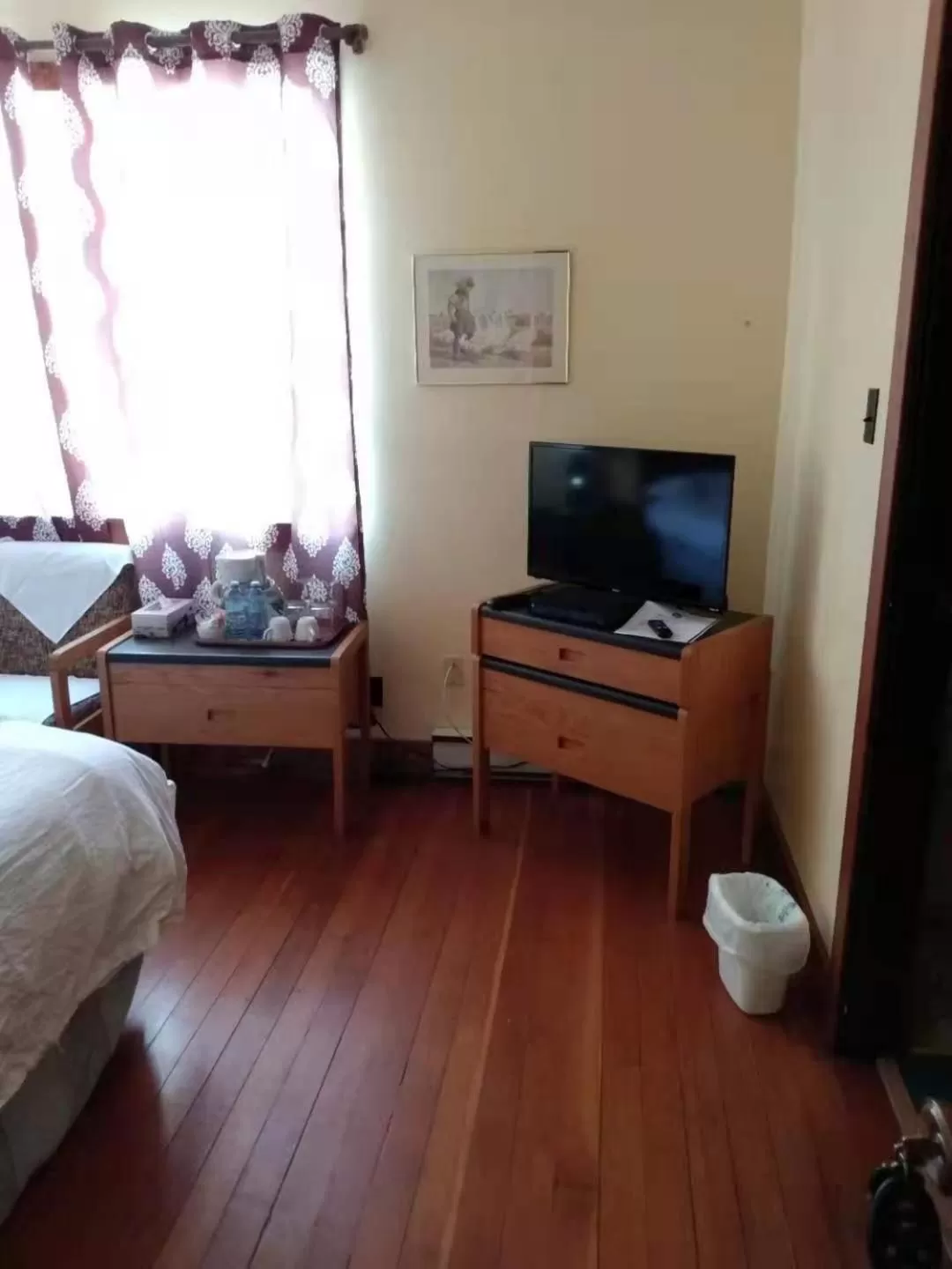 TV and multimedia, Bed in Rodmay Hotel