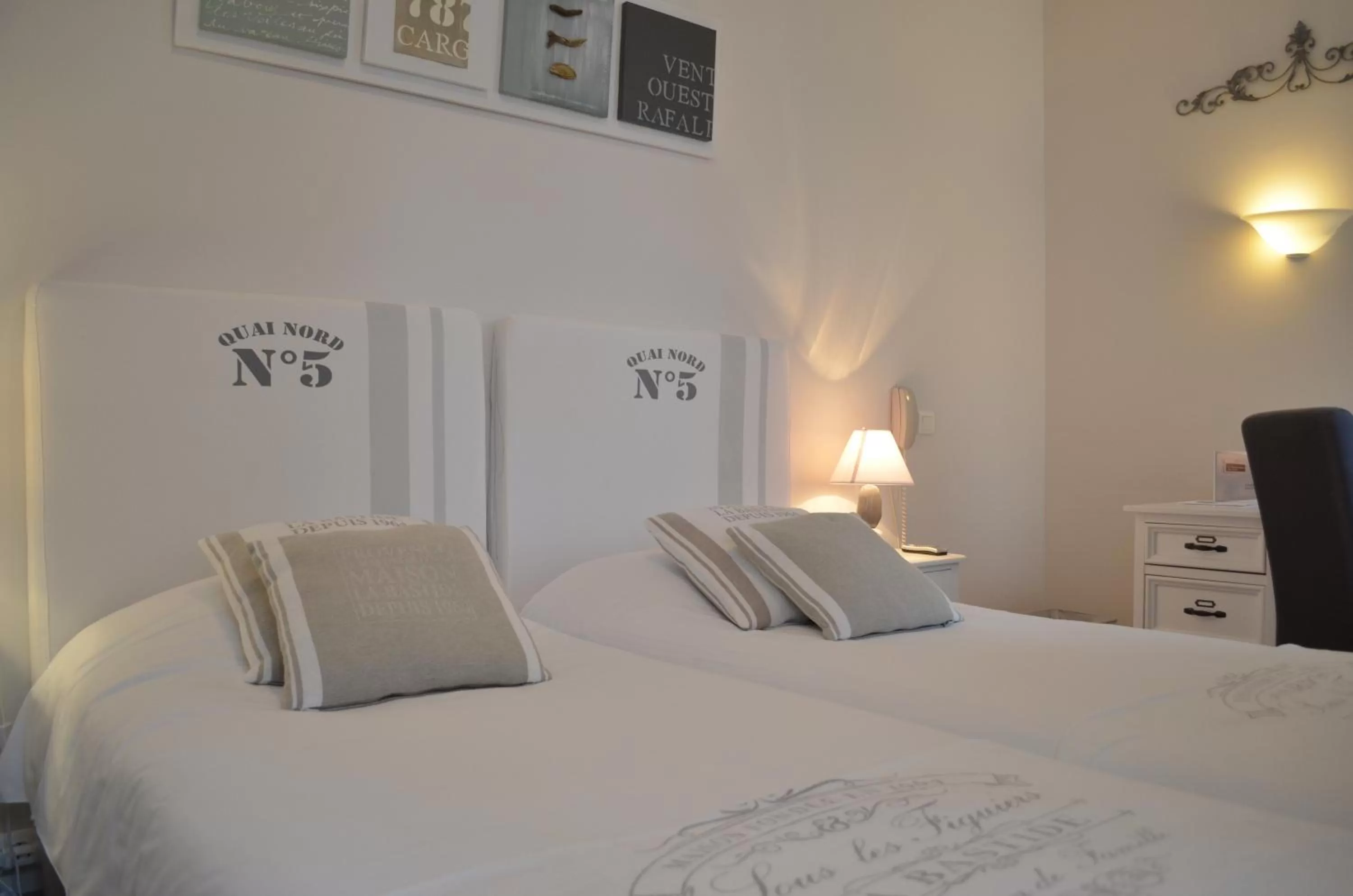 Bedroom, Bed in Grand Hôtel des Bains SPA