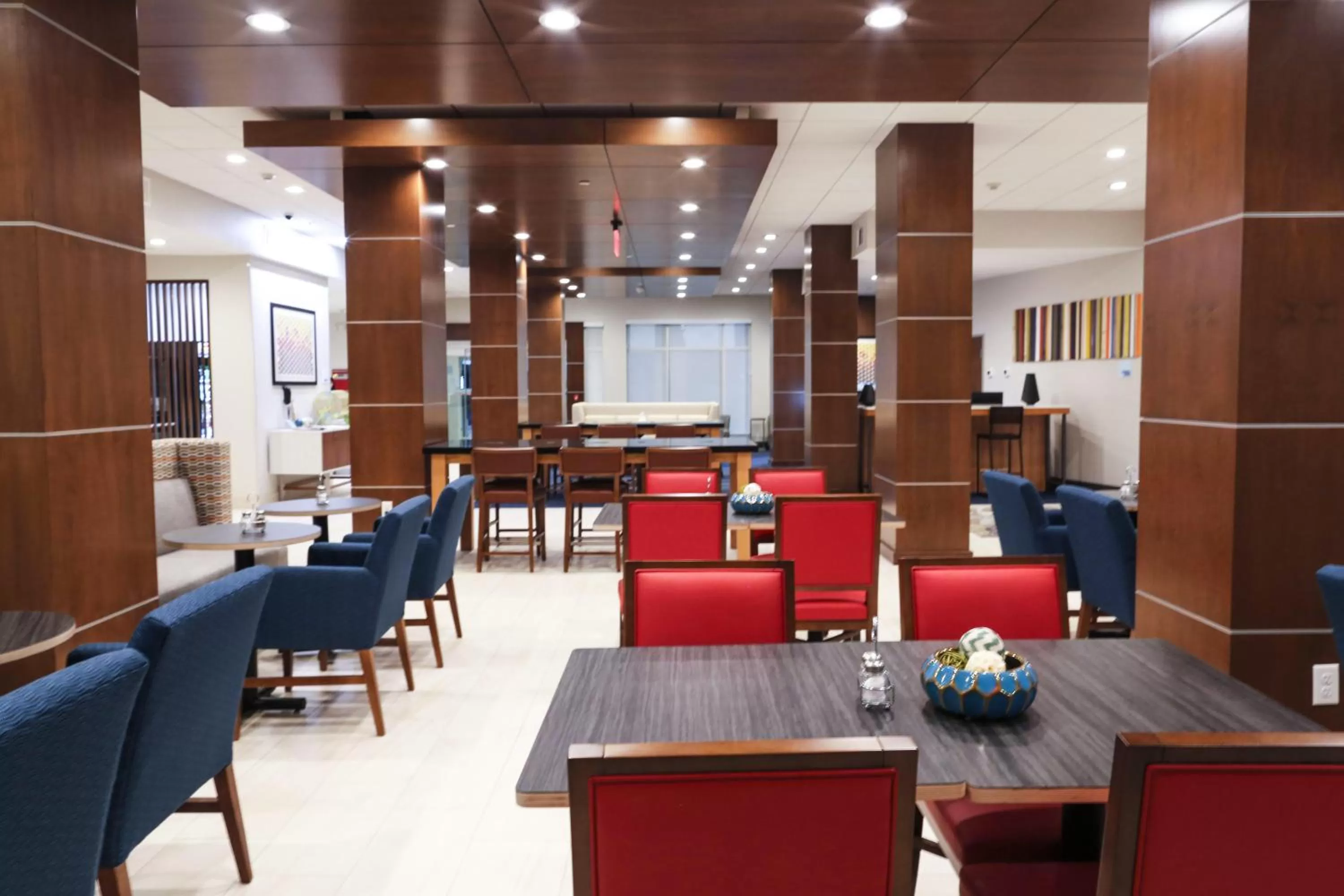 Breakfast in Holiday Inn Express & Suites - Houston IAH - Beltway 8 by IHG