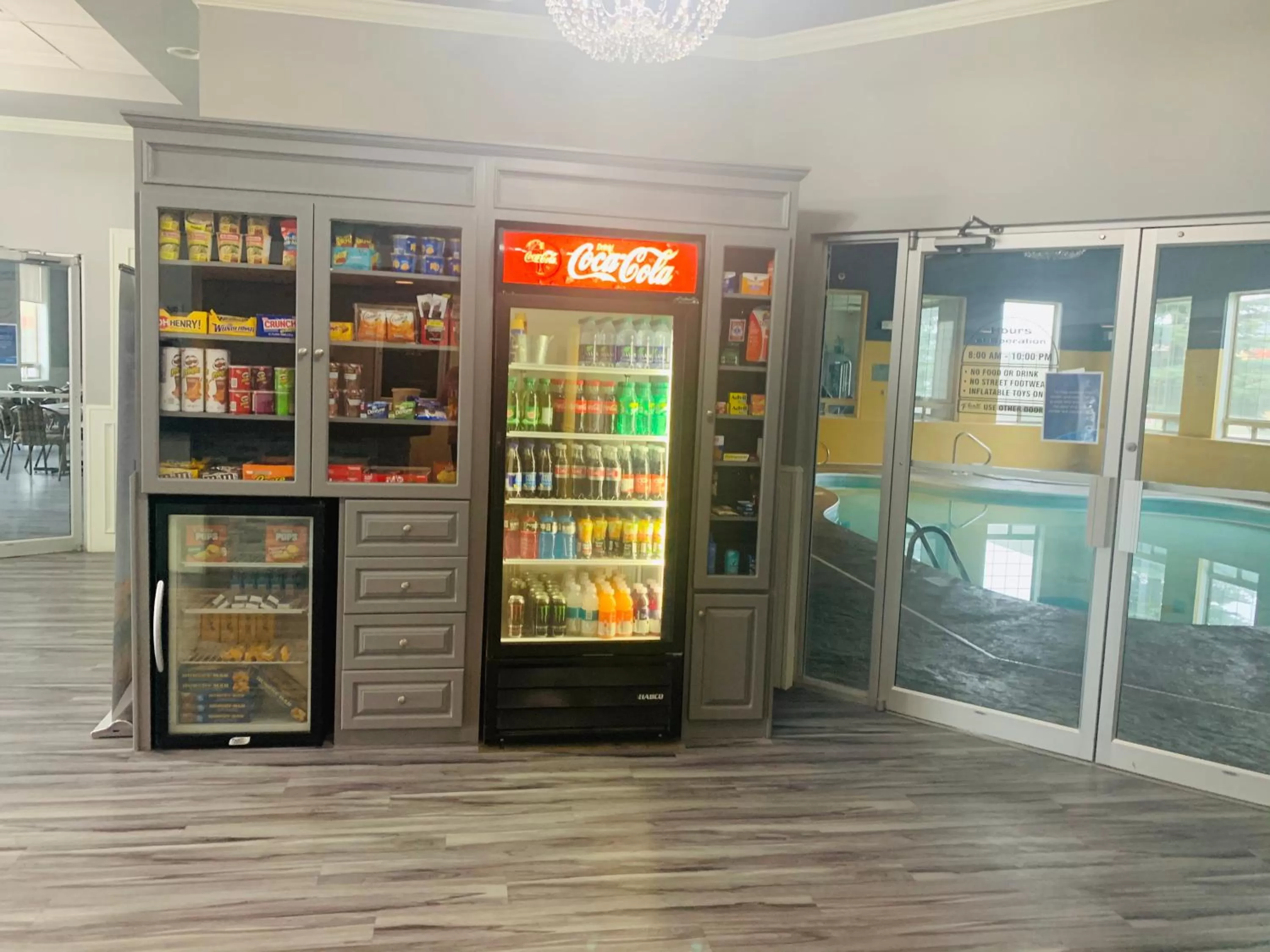 On-site shops in Ramada by Wyndham Red Deer Hotel & Suites