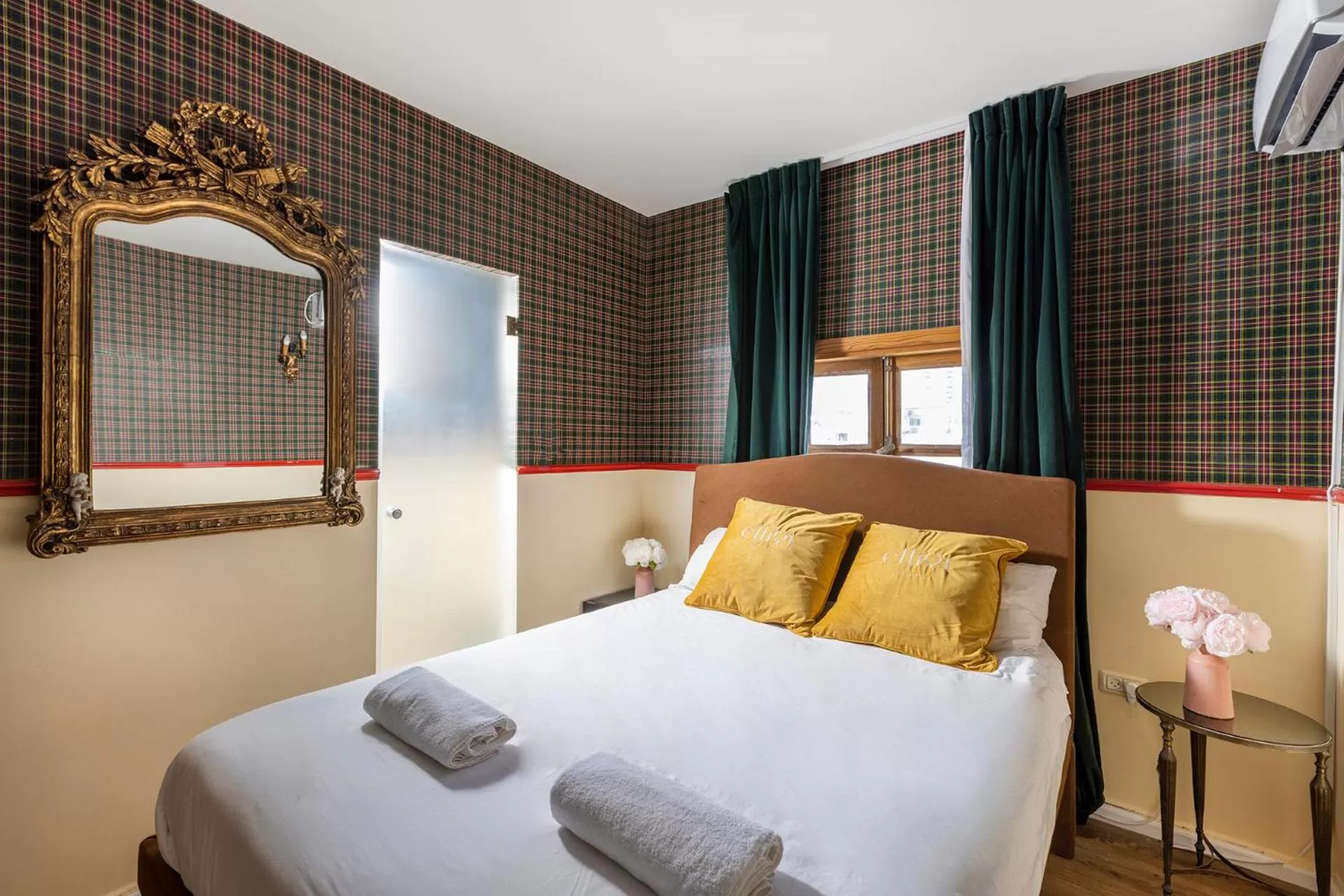 Bedroom in The Elliot - Adults only