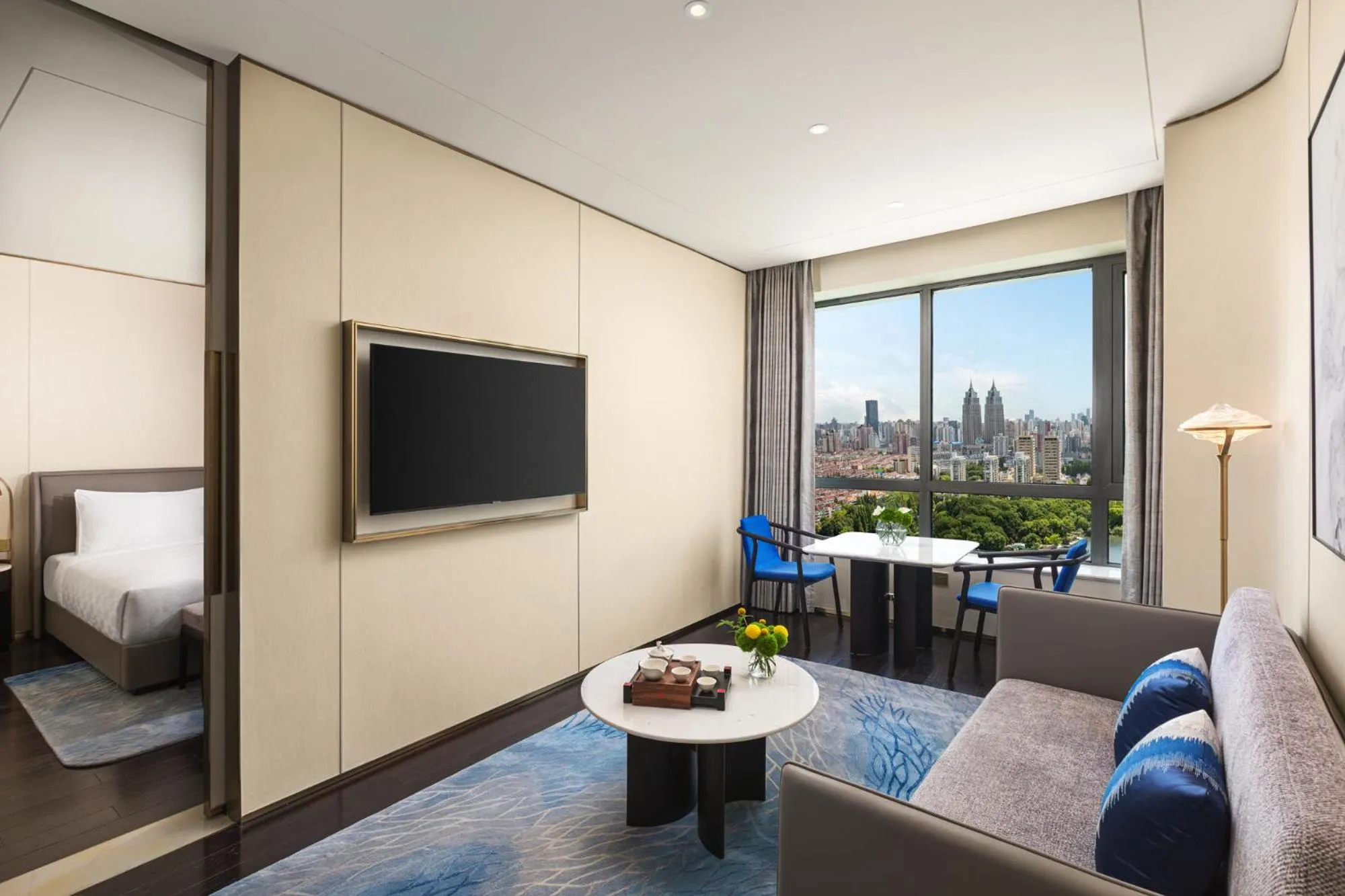 View (from property/room), Bed in HUALUXE Shanghai Changfeng Park - Park Lake View