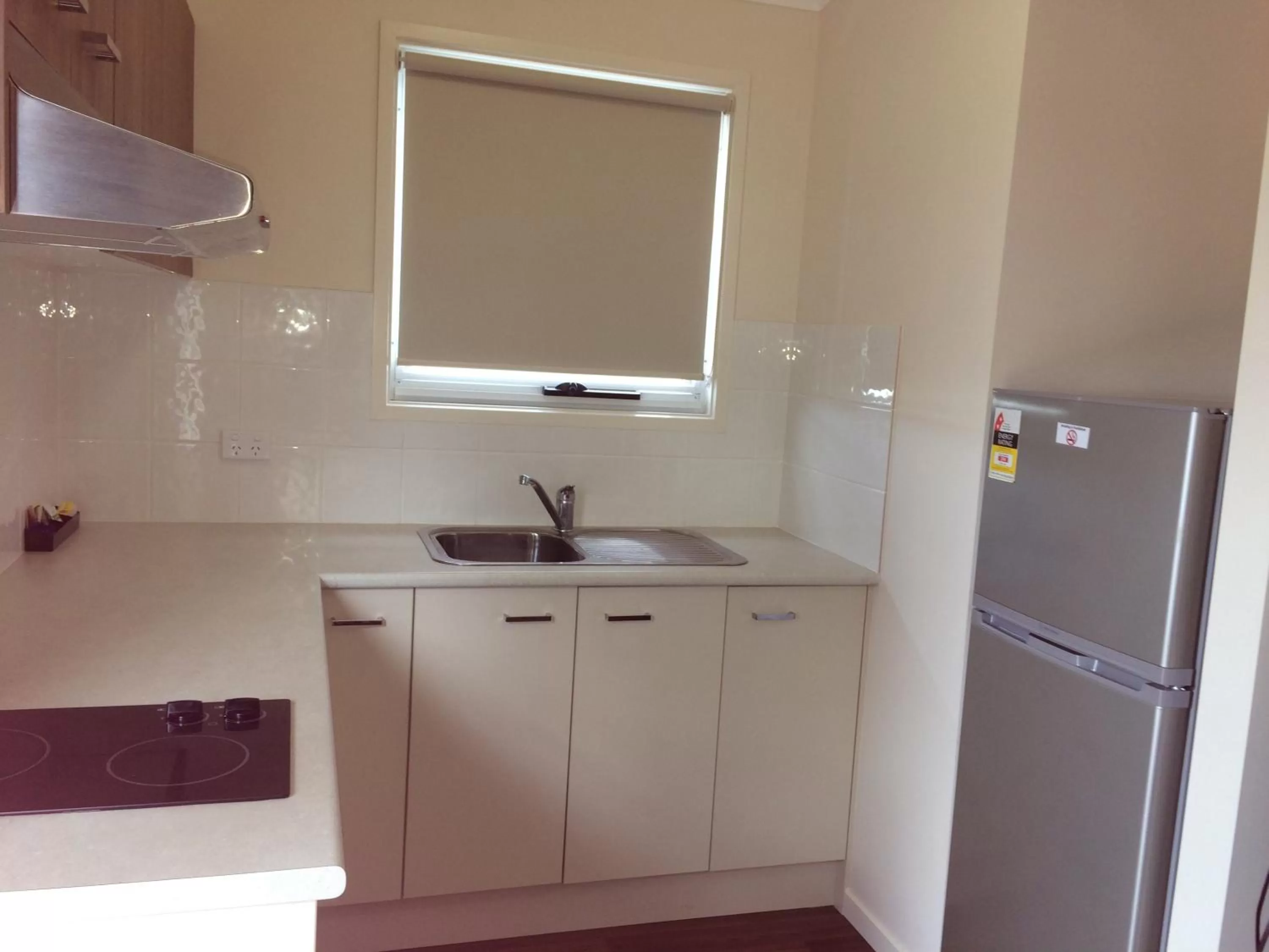 Kitchen or kitchenette in Peace Resorts - Jervis Bay Holiday Cabins in Sussex Inlet