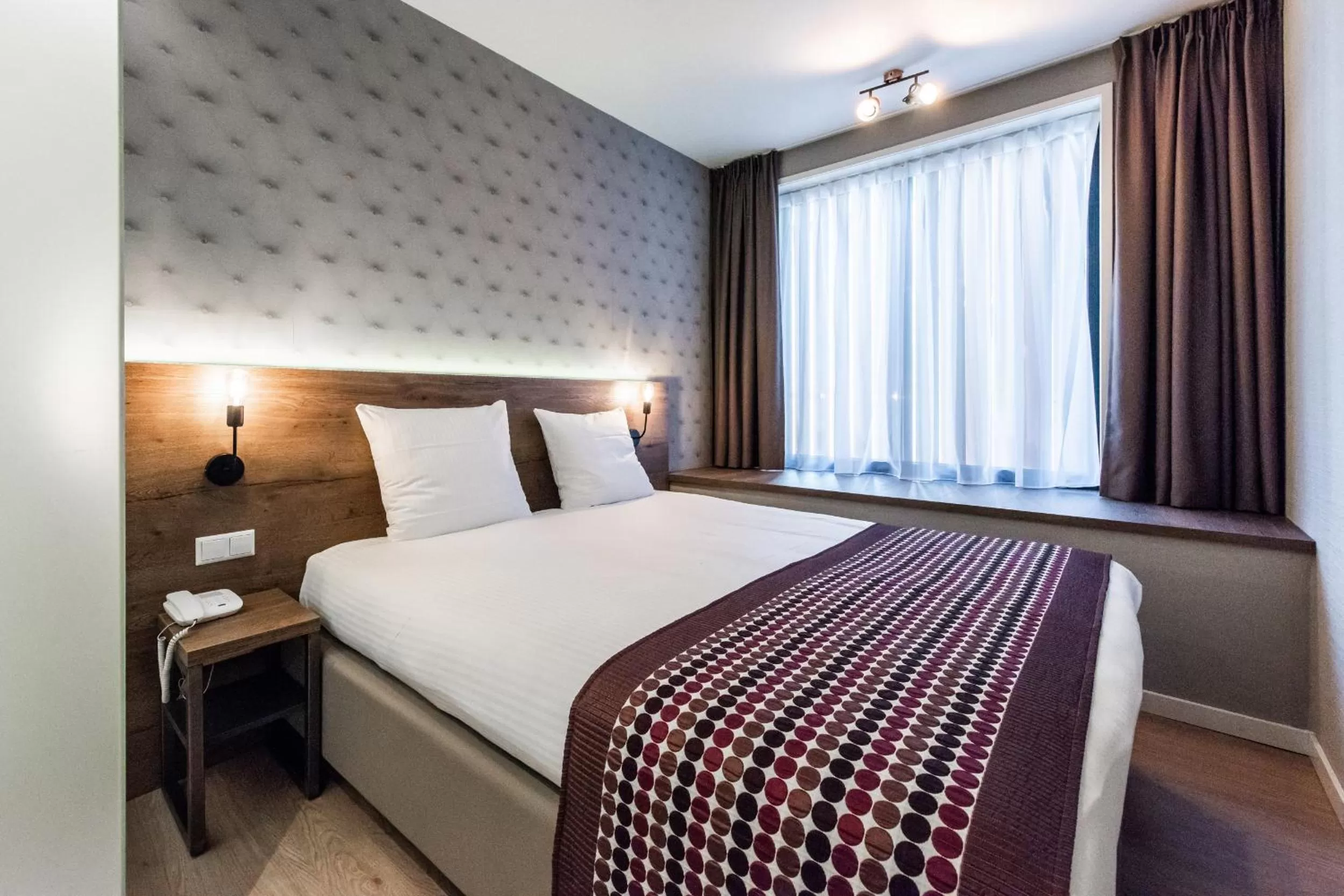 Bedroom, Bed in Melrose Hotel