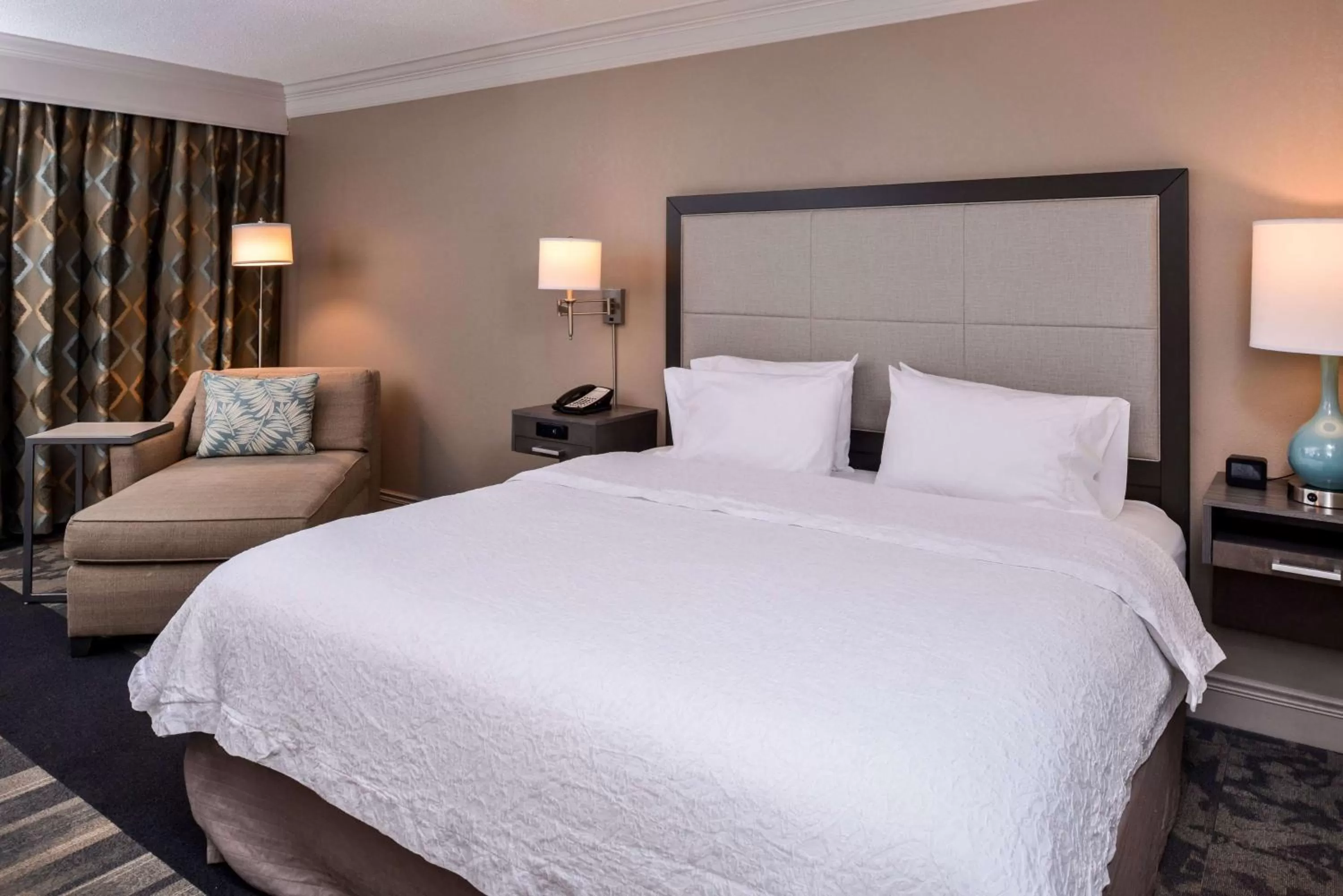 Living room, Bed in Hampton Inn Fort Lauderdale Plantation