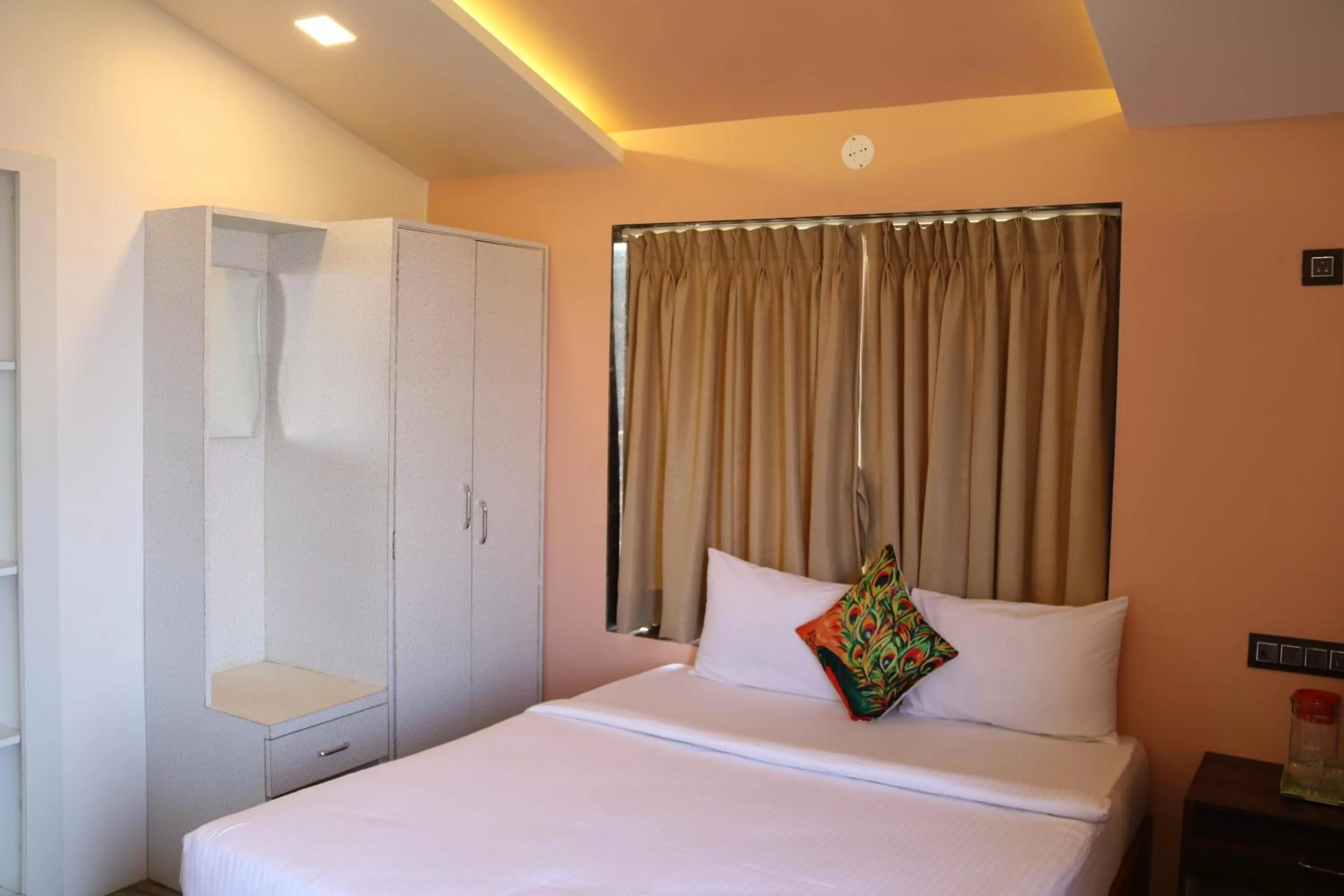 Bed in Pooja Villa Suites-Rooms and Pool, Igatpuri