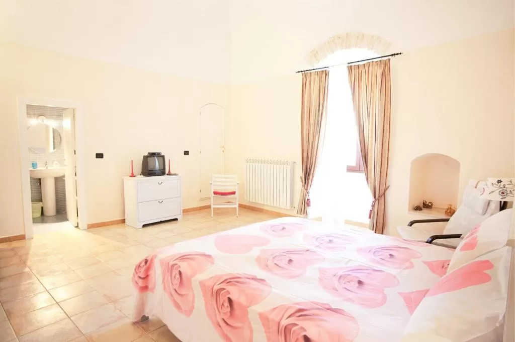 Bathroom, Bed in B&B Maria Chiara