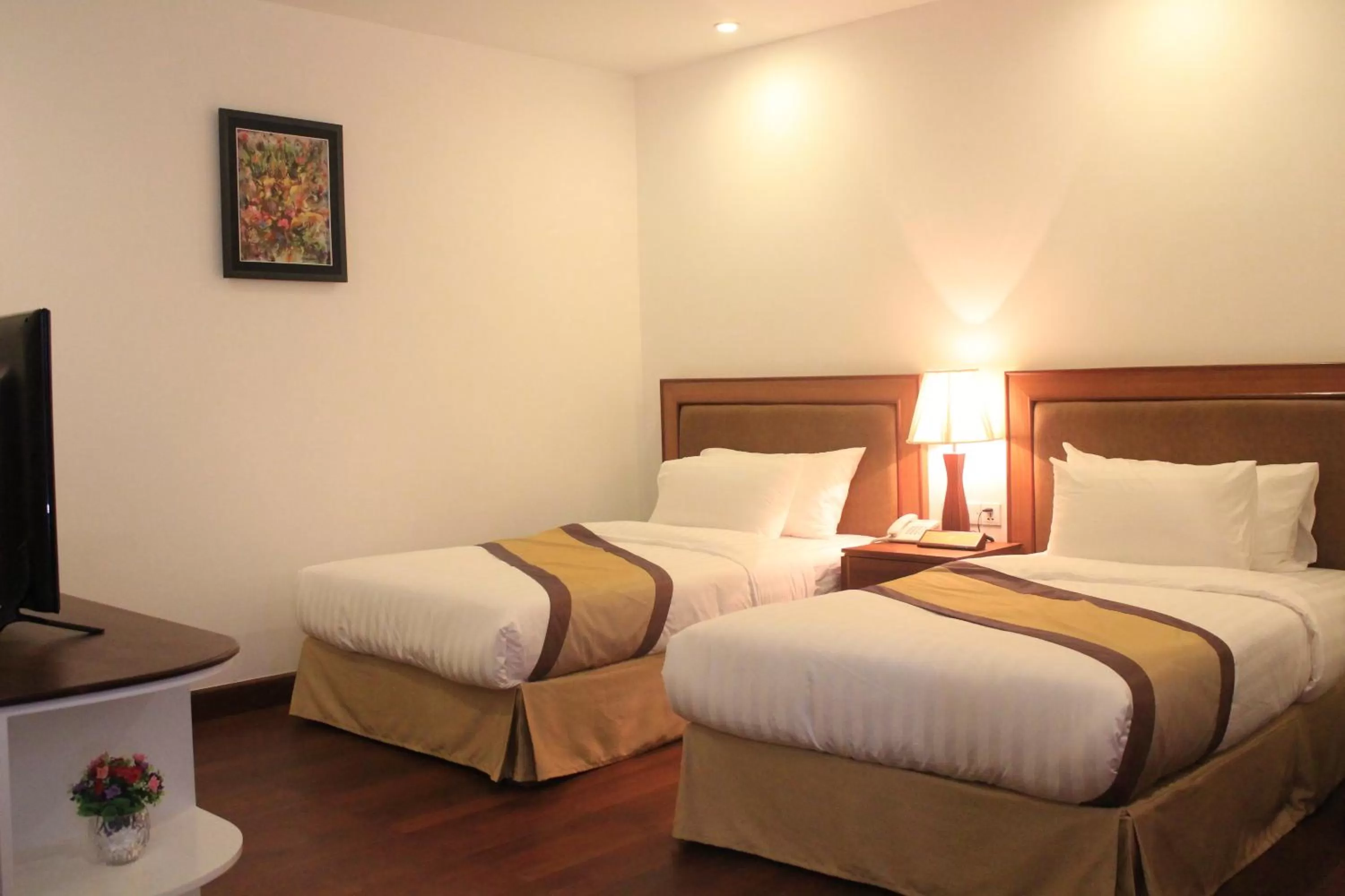 Shower, Bed in Phnom Penh Katari Hotel