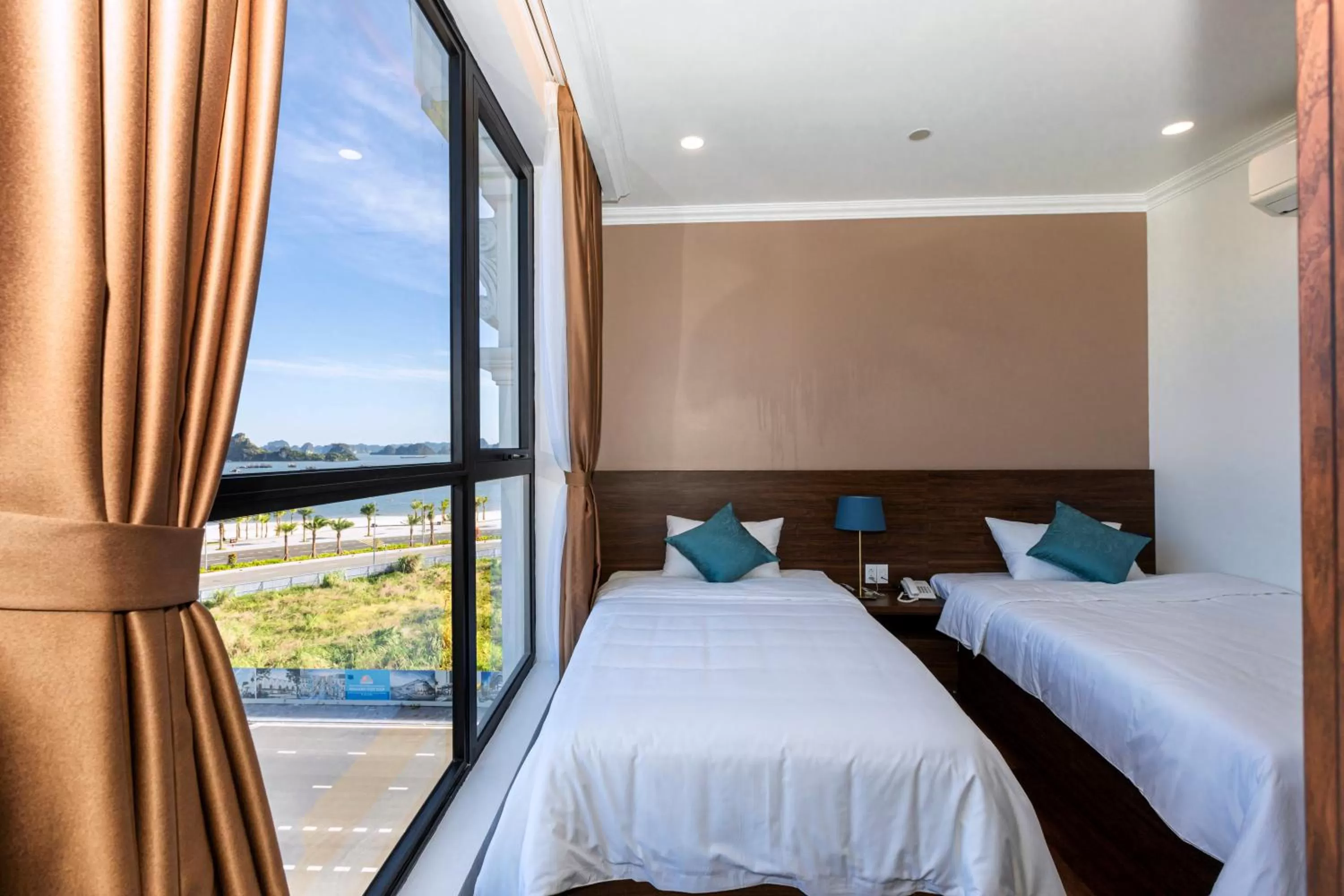 Bed in Minh Phong Hotel Ha Long