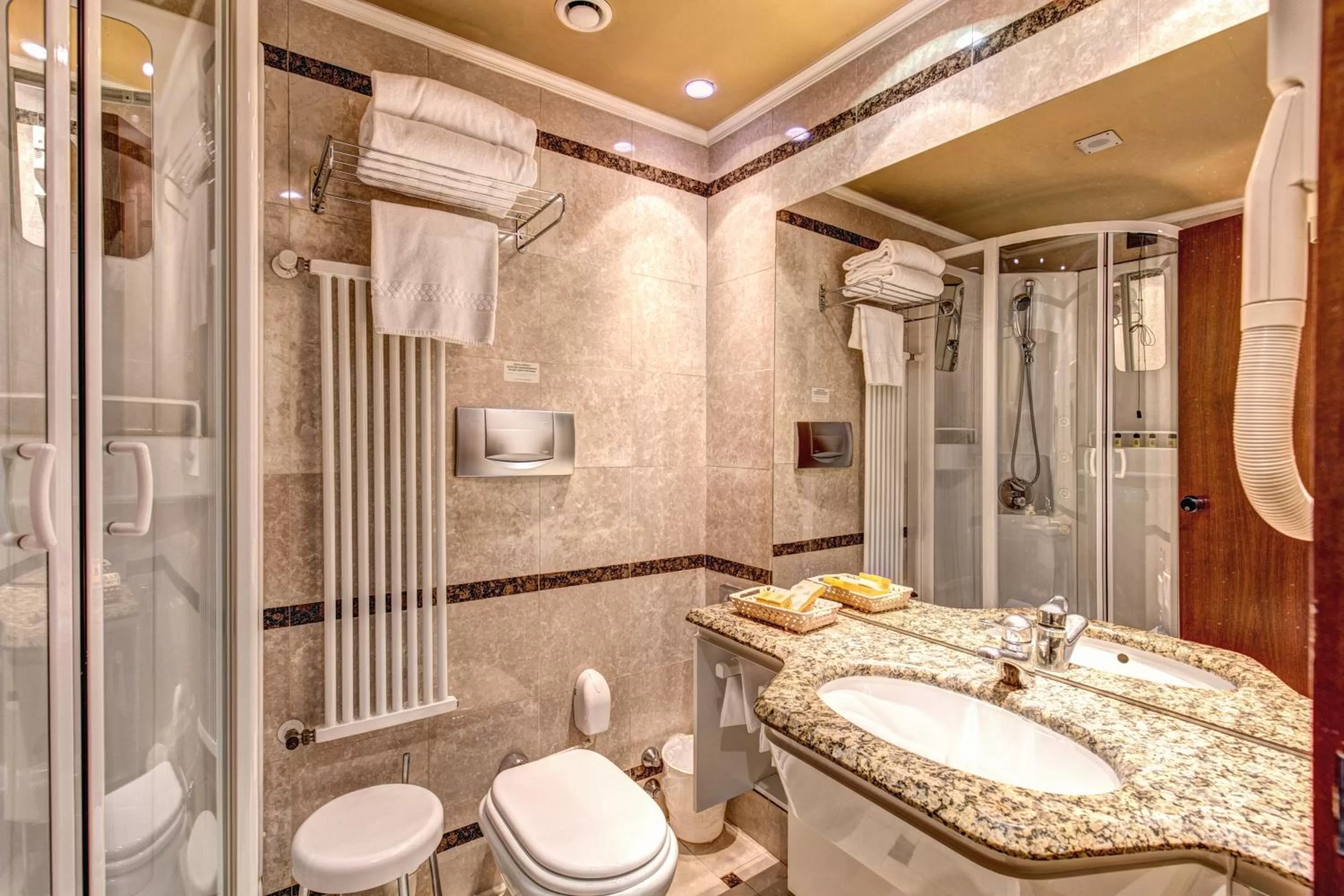 Bathroom in Hotel Motel Regal