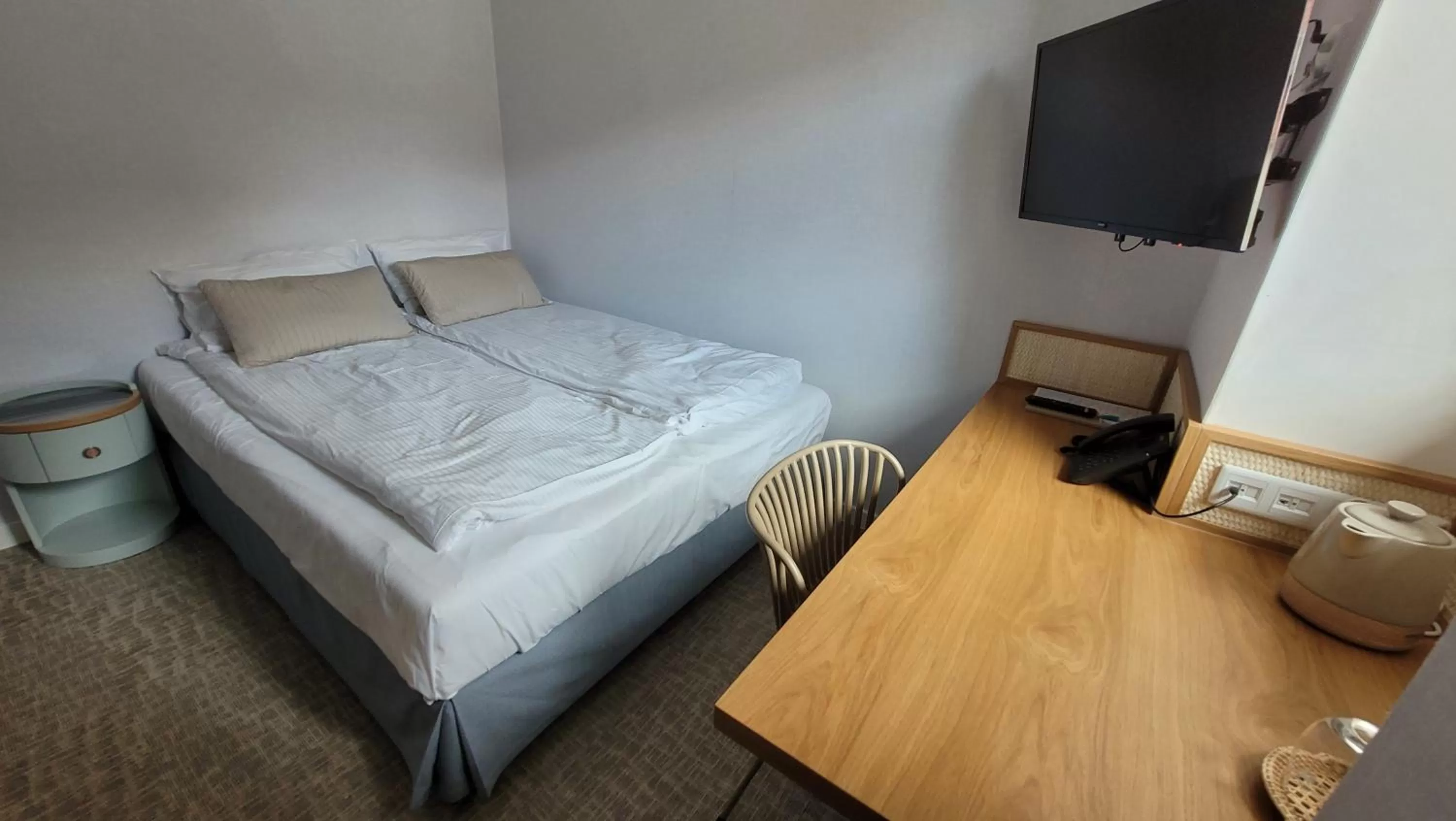 Photo of the whole room, Bed in Hotel Zhong Hua