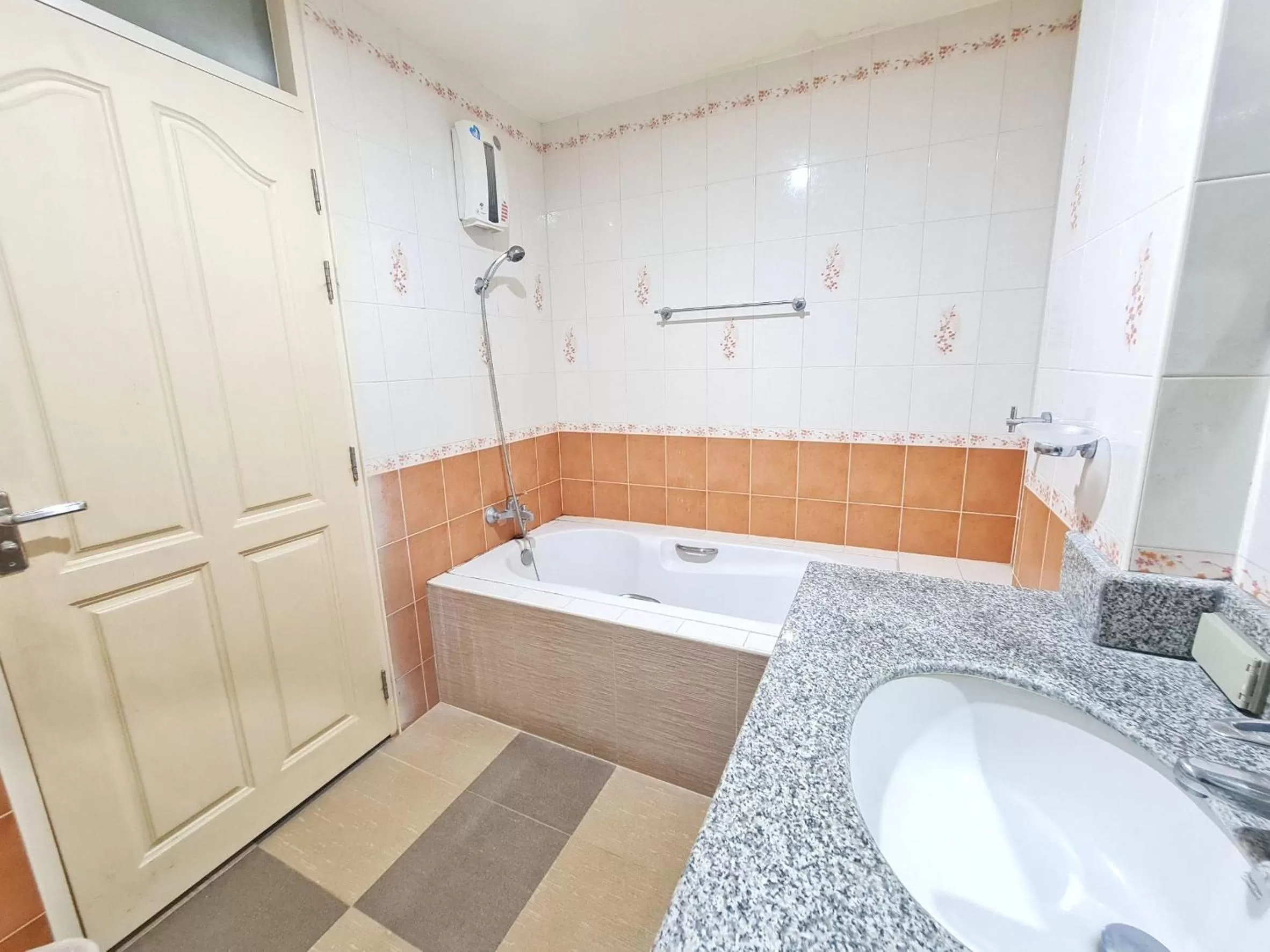 Bathroom, Bed in โรงแรม ชาโตว์วิสต้า