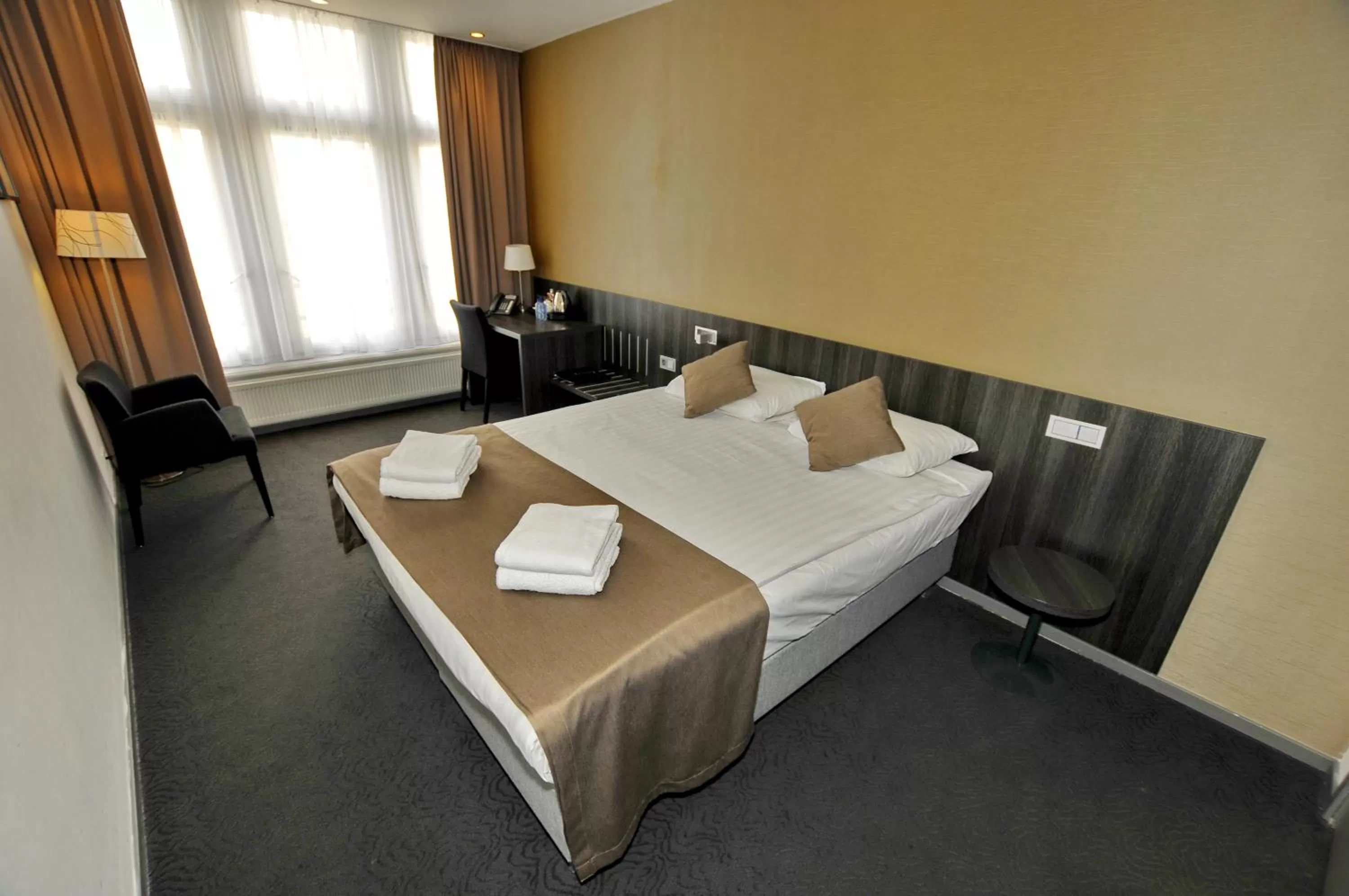 Bed in Hotel Parkview