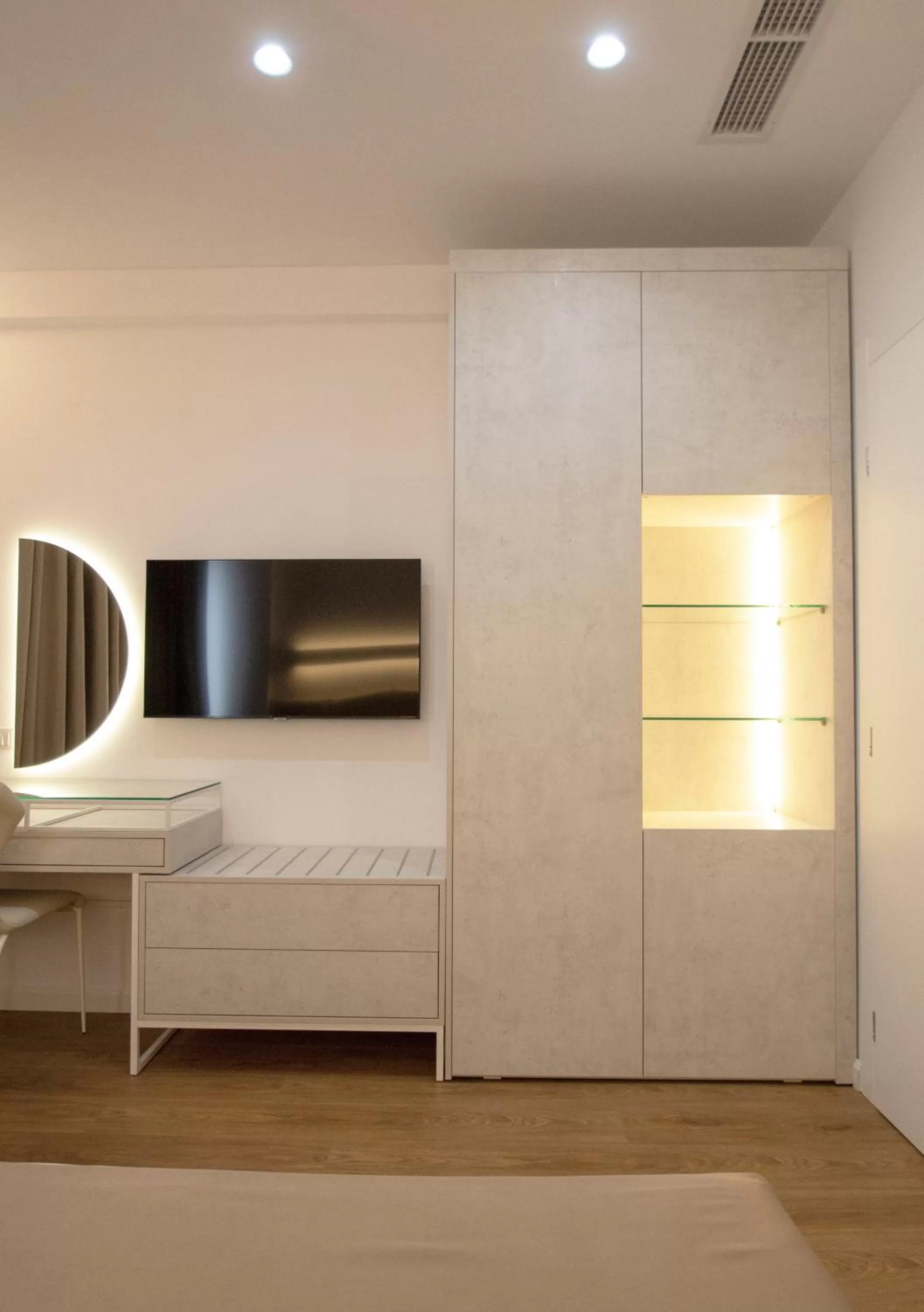 TV/Entertainment Center in Dazur Coast Resort