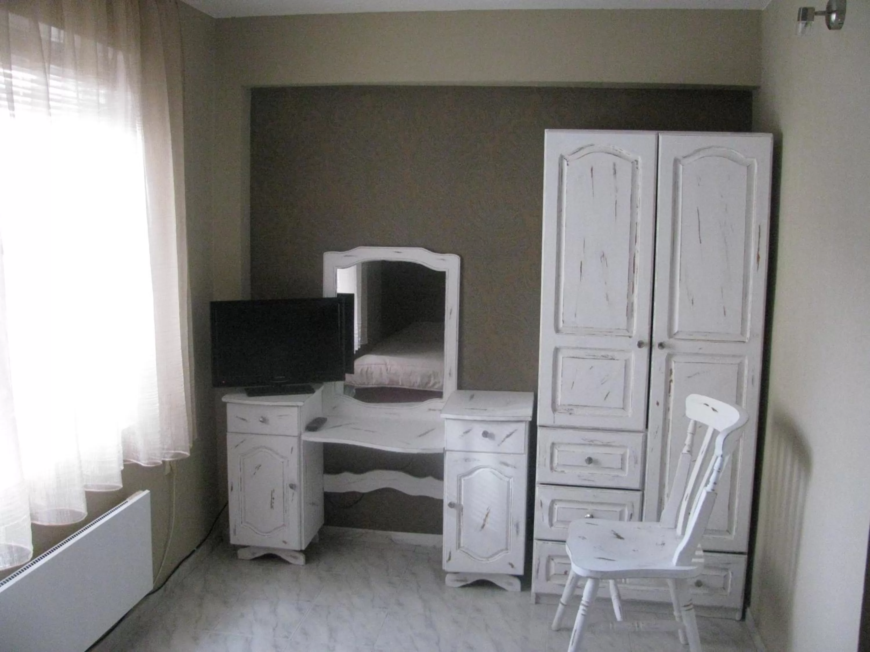 Photo of the whole room, TV/Entertainment Center in Family Hotel Kartala