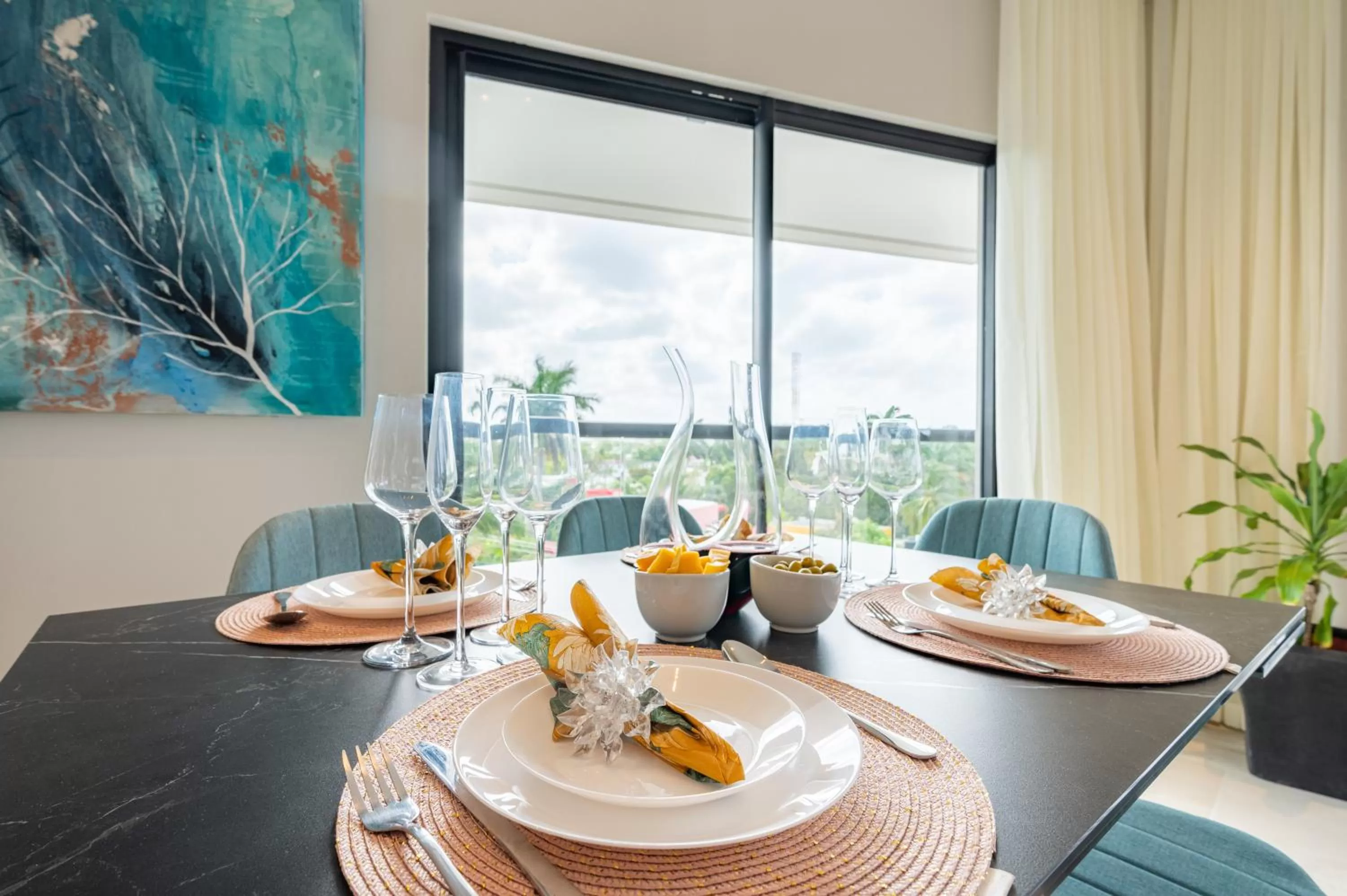 Dining area in Kippal - Modern Oasis - ApartHotel