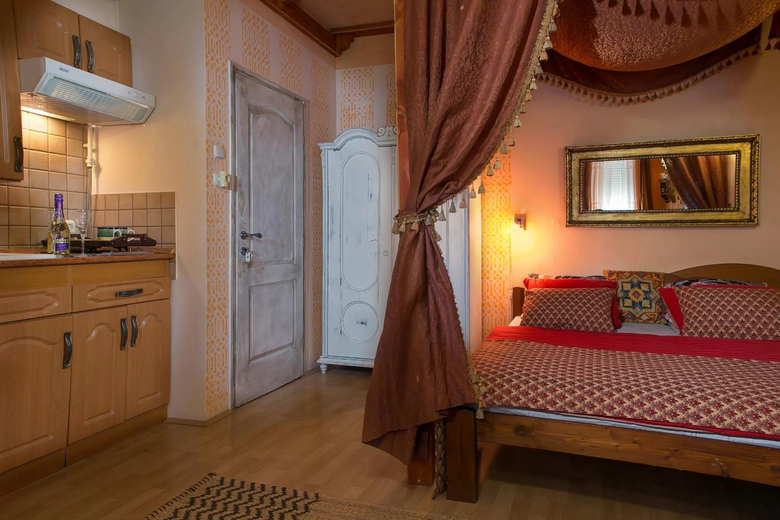 Bed, Seating Area in Green Park Villa