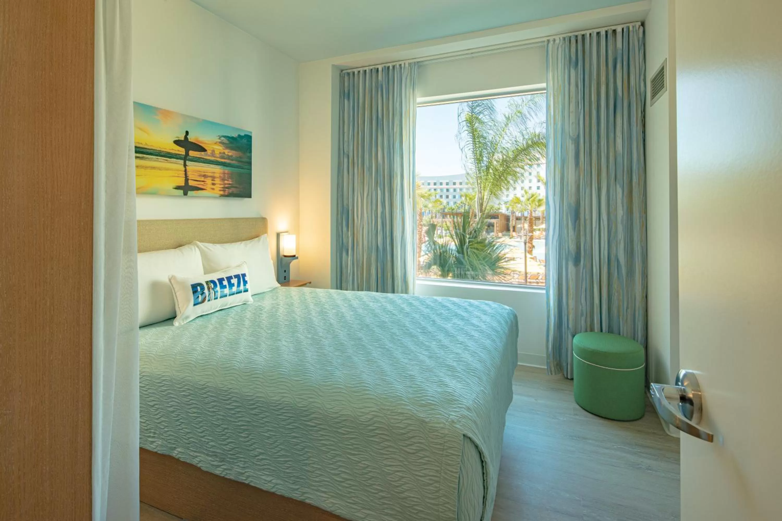 Bedroom, Bed in Universal’s Endless Summer Resort – Dockside Inn and Suites