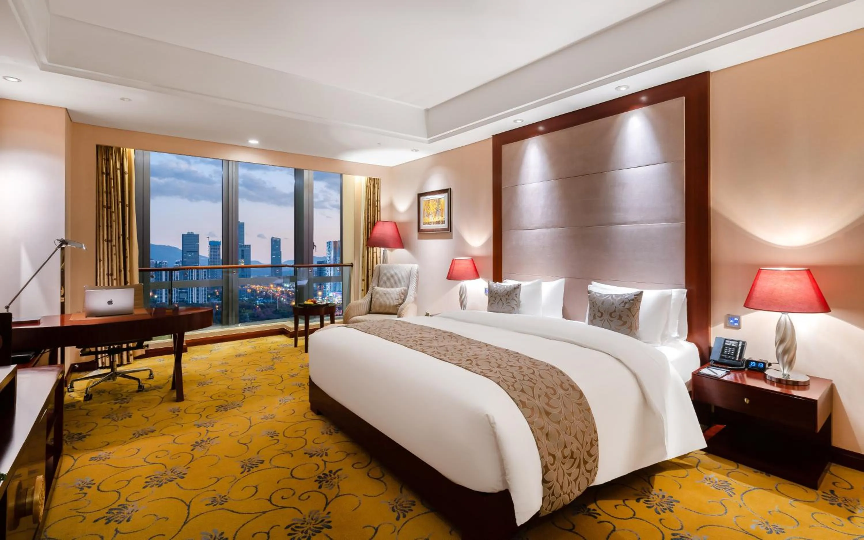 Photo of the whole room, Bed in Howard Johnson Tropical Garden Plaza Kunming Chenggong