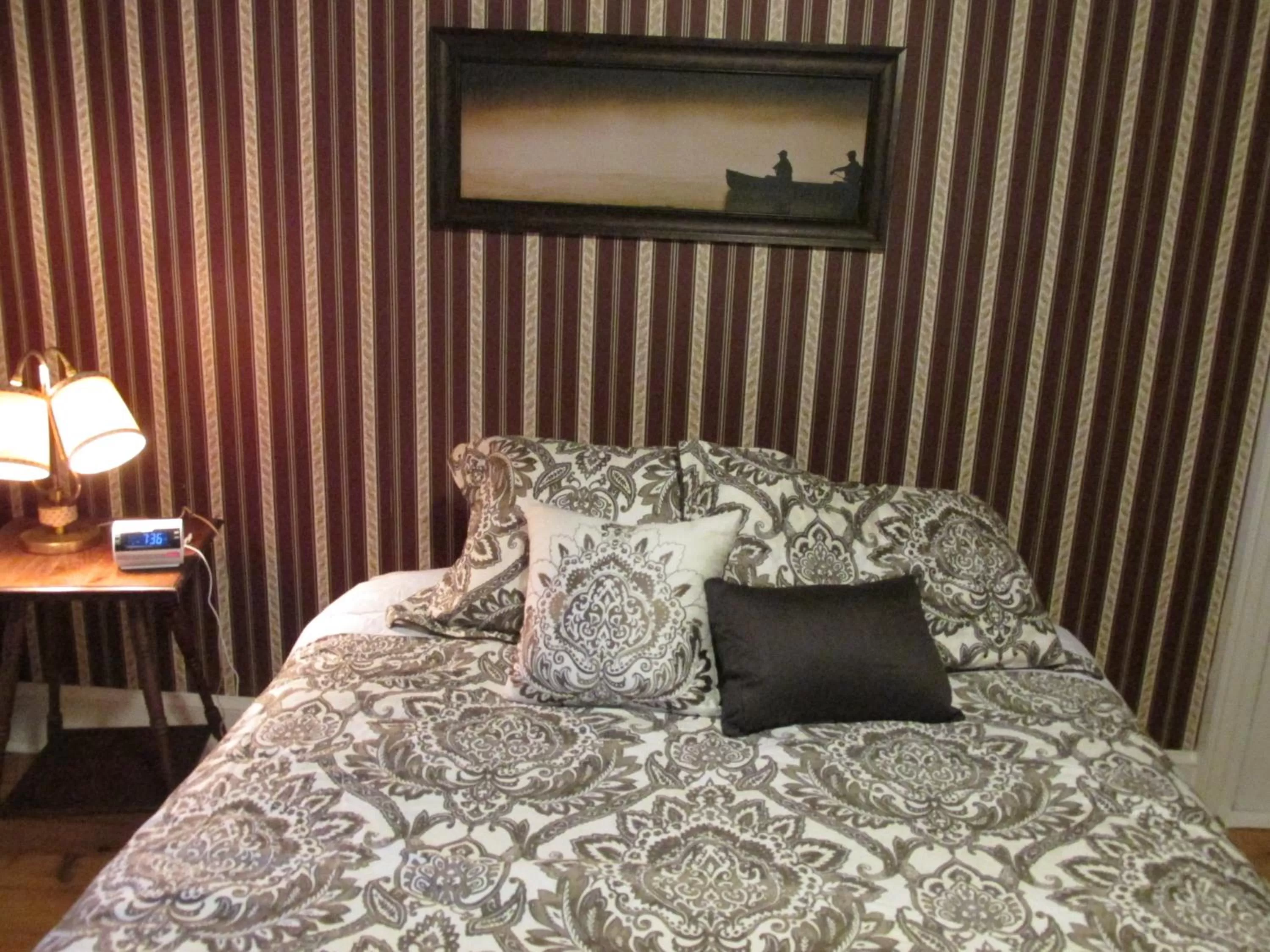 Bed in Burnbrae Farm & Paradise Inn