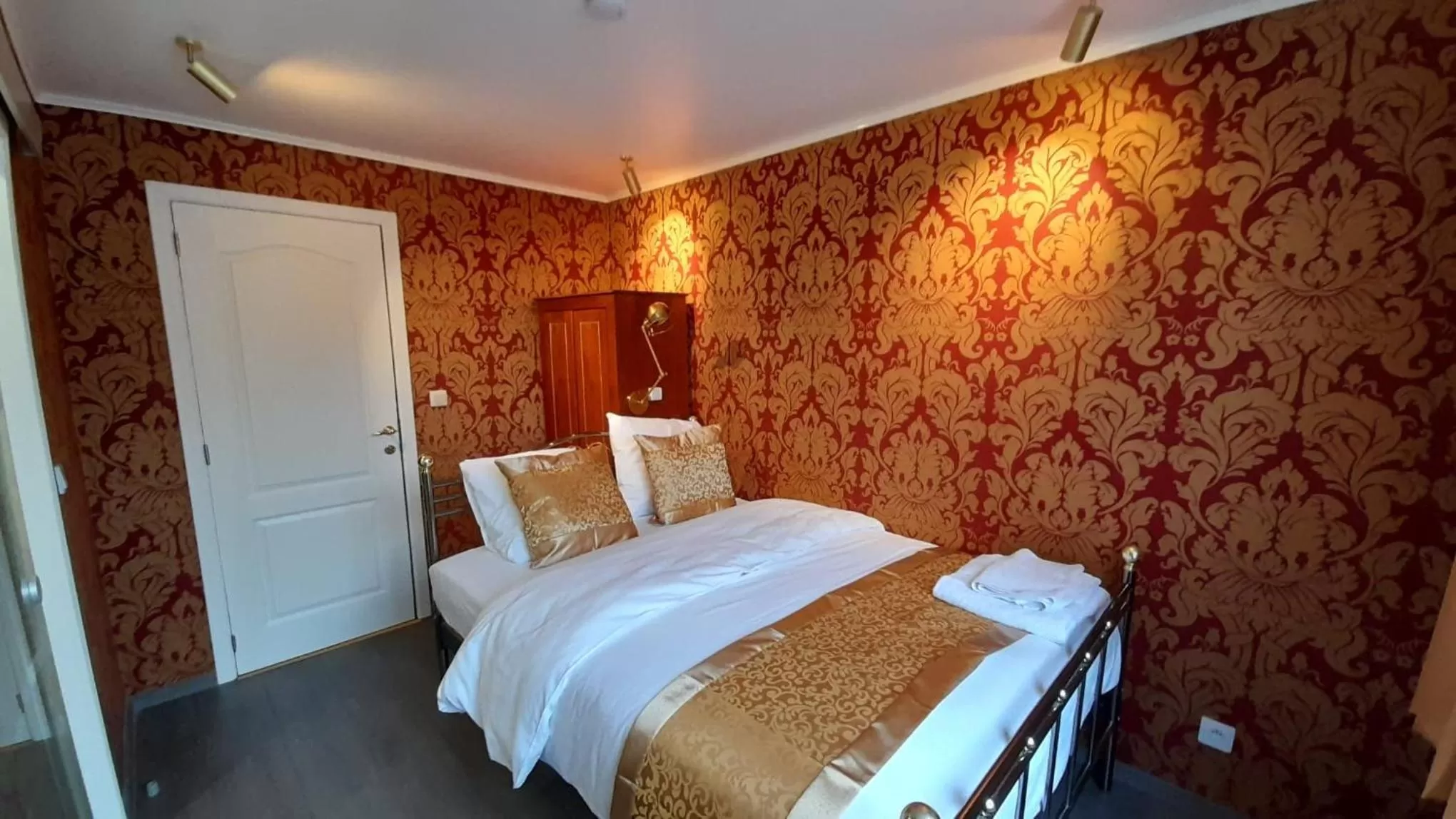 Bed in Bosdam Budget Rooms