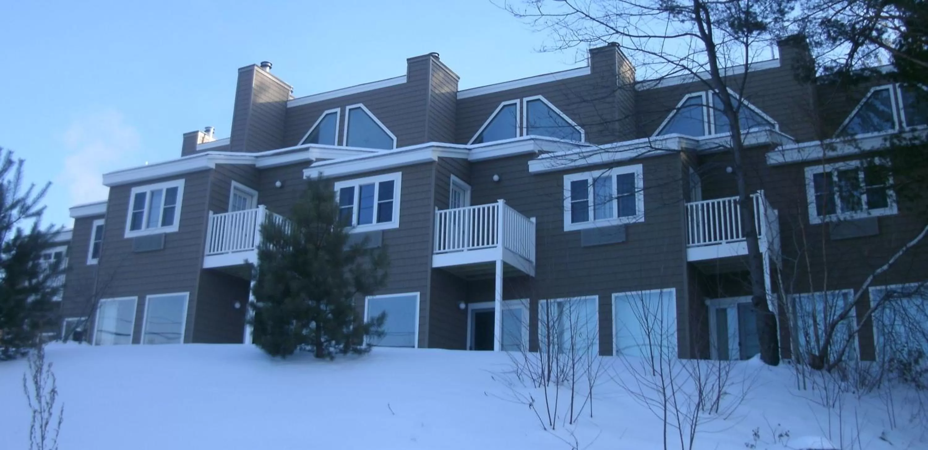 Property building in Cathedral Ledge Resort